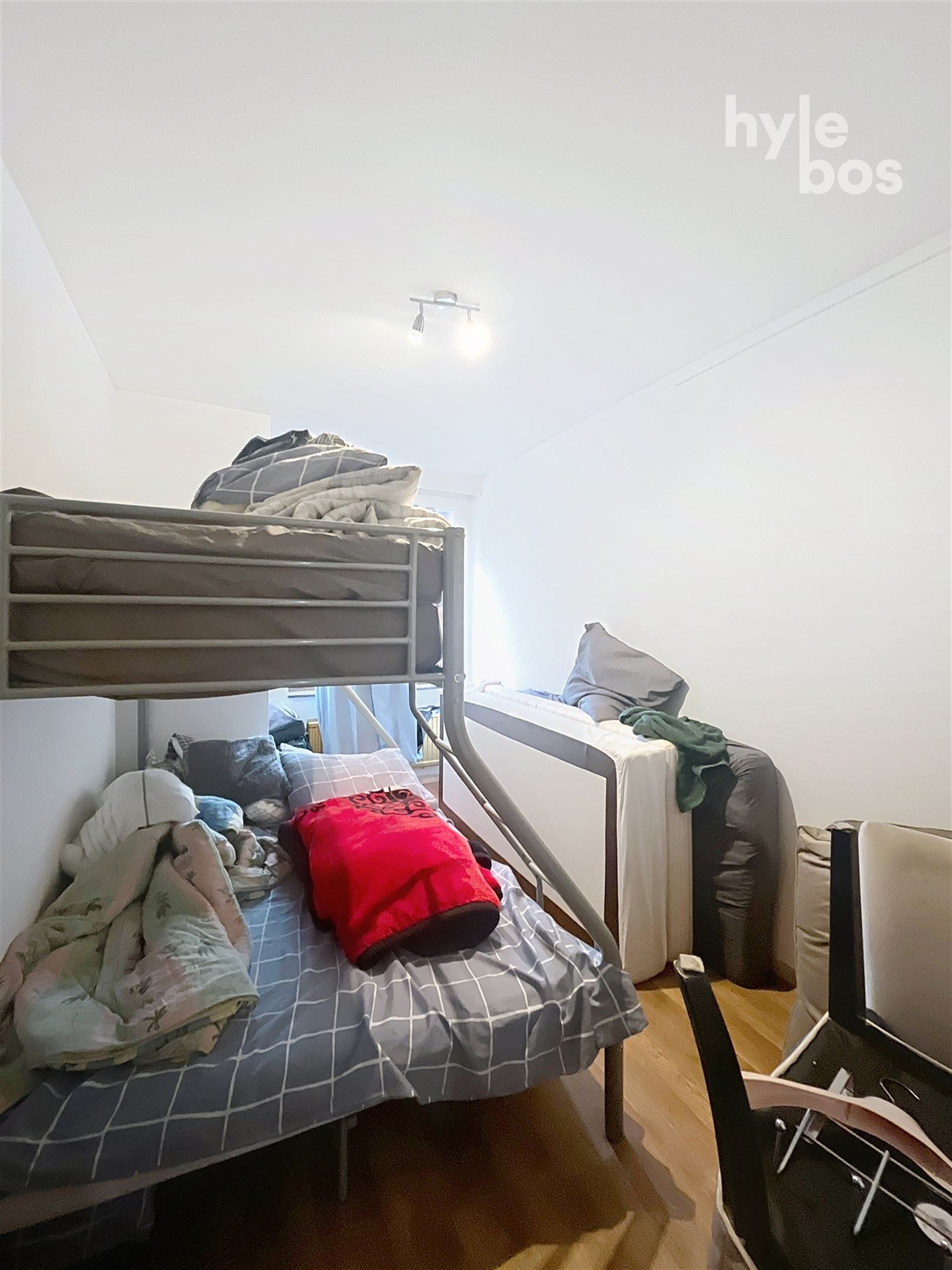 Centraal gelegen 2 slaapkamer appartement met garage foto 6