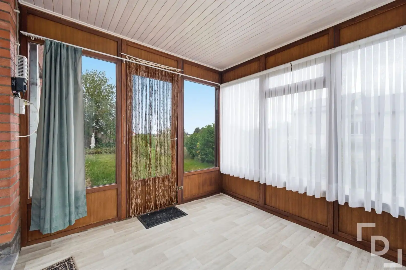 Losstaande woning met landelijke verzichten te koop in Ieper. foto 15