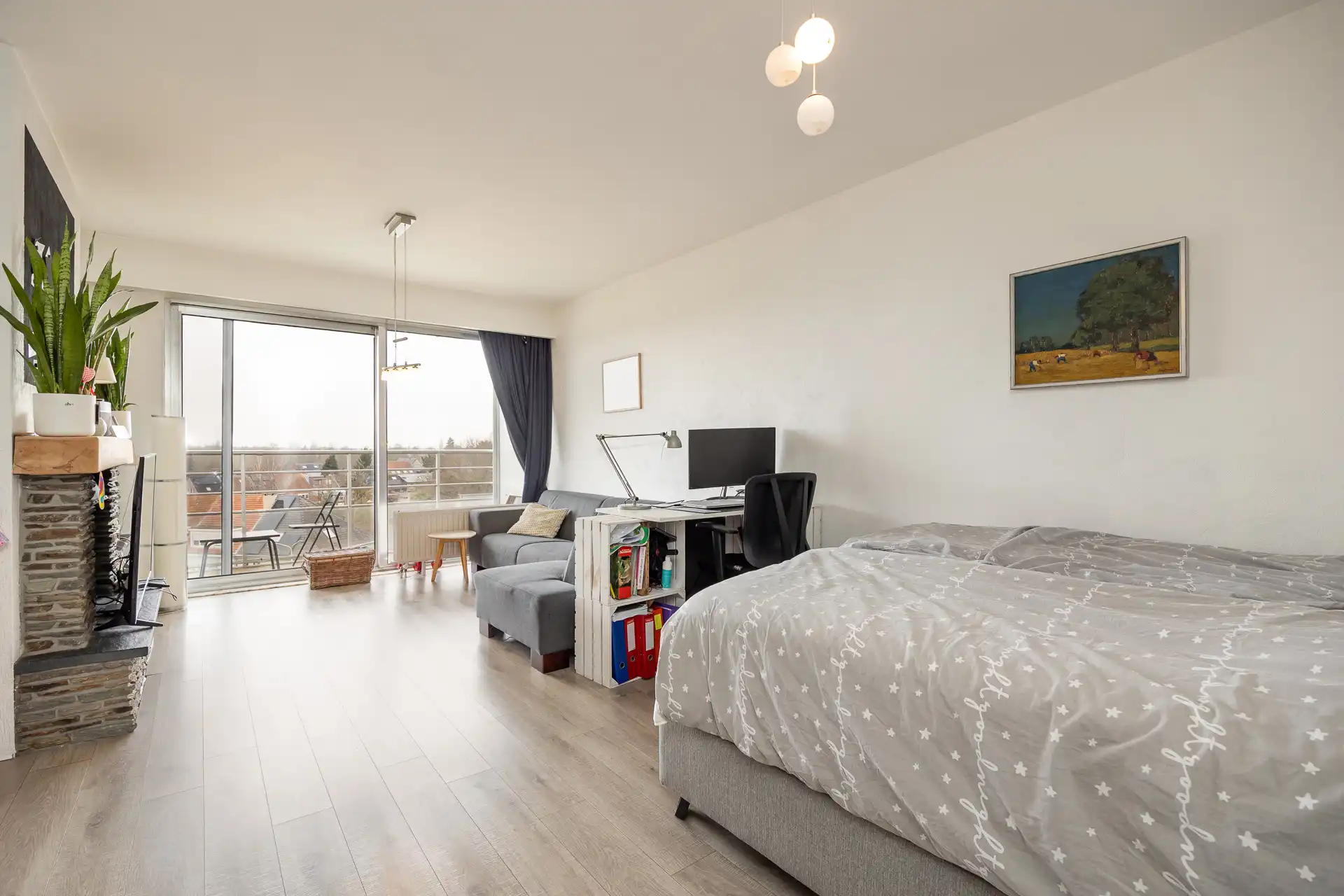 Ruim 2slpk-app. met vergezicht met kelder en parking foto {{pictureIndex}}