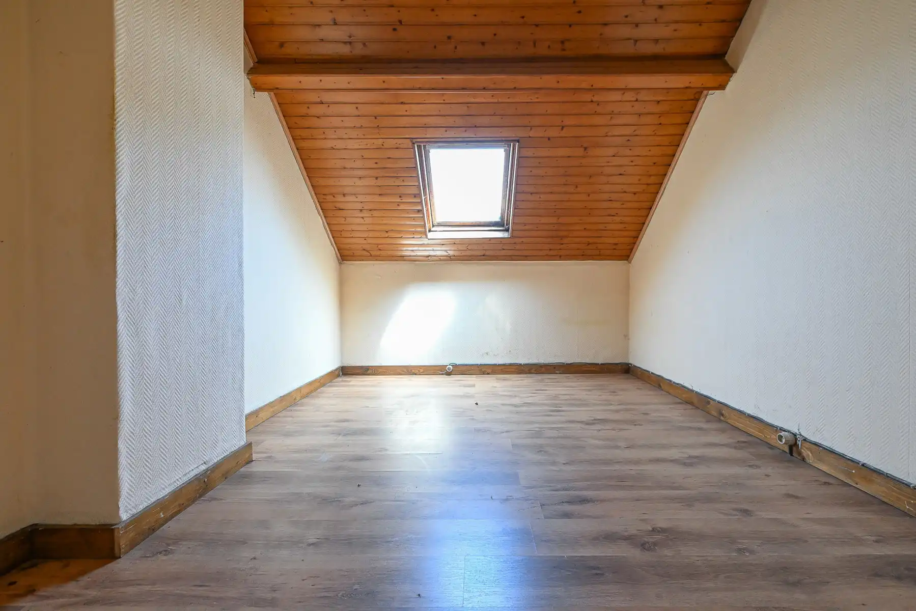 Charmante te renoveren woning met vrij zicht in Ekeren-Donk foto 10