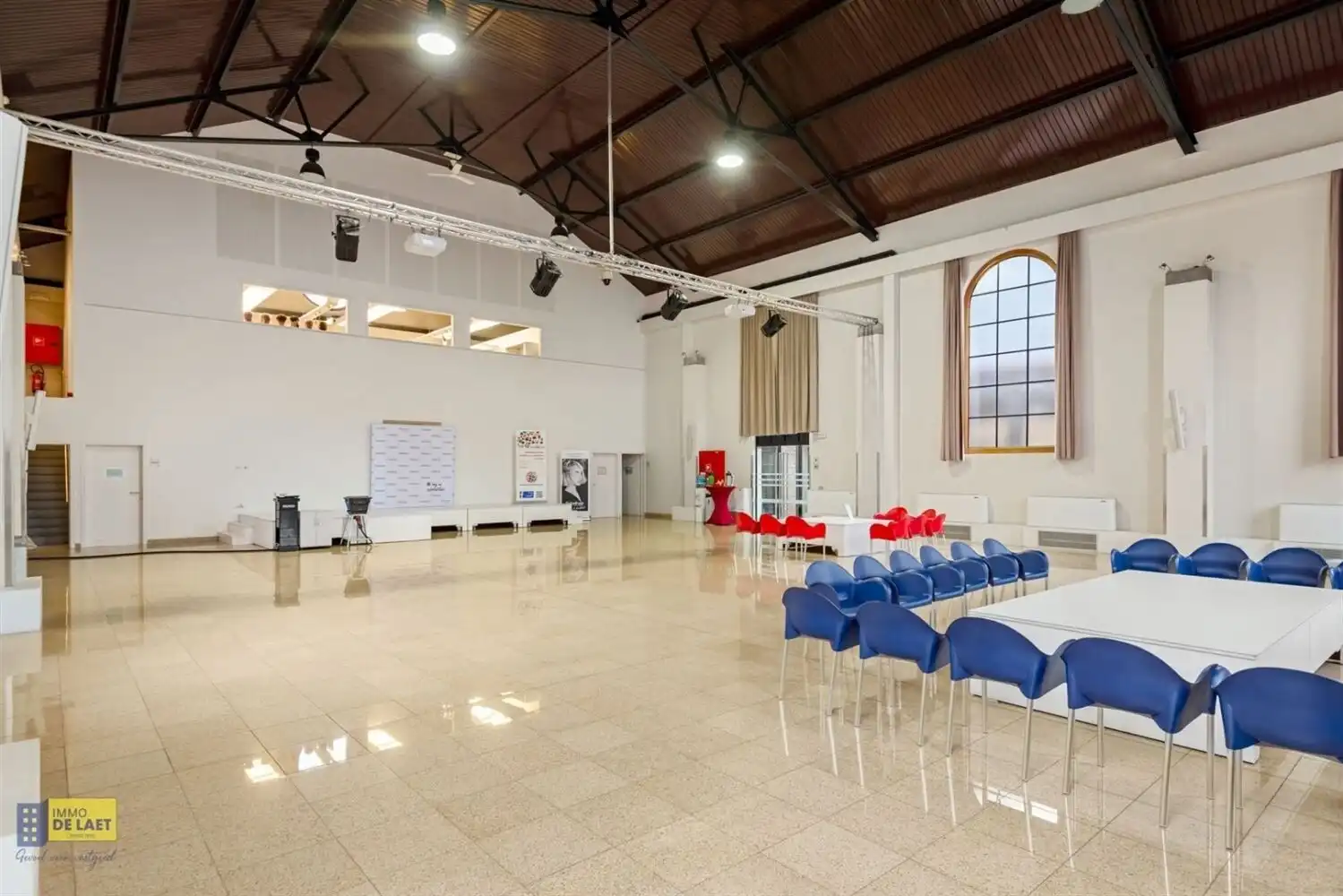 UNIEK GEBOUW - LUCHTSCHIPBOUW foto 5