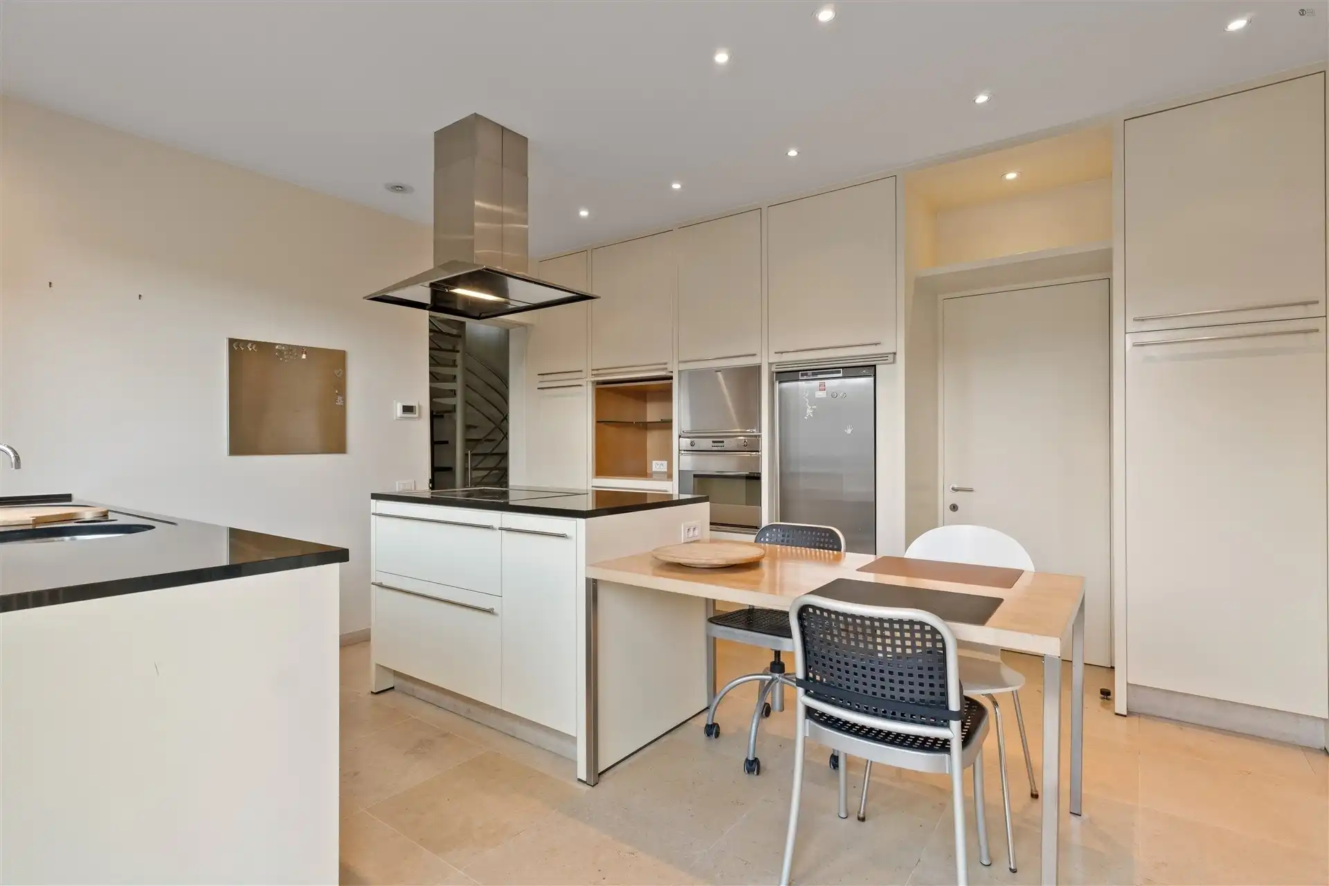 Mooi gelegen pand met veel potentieel foto 8