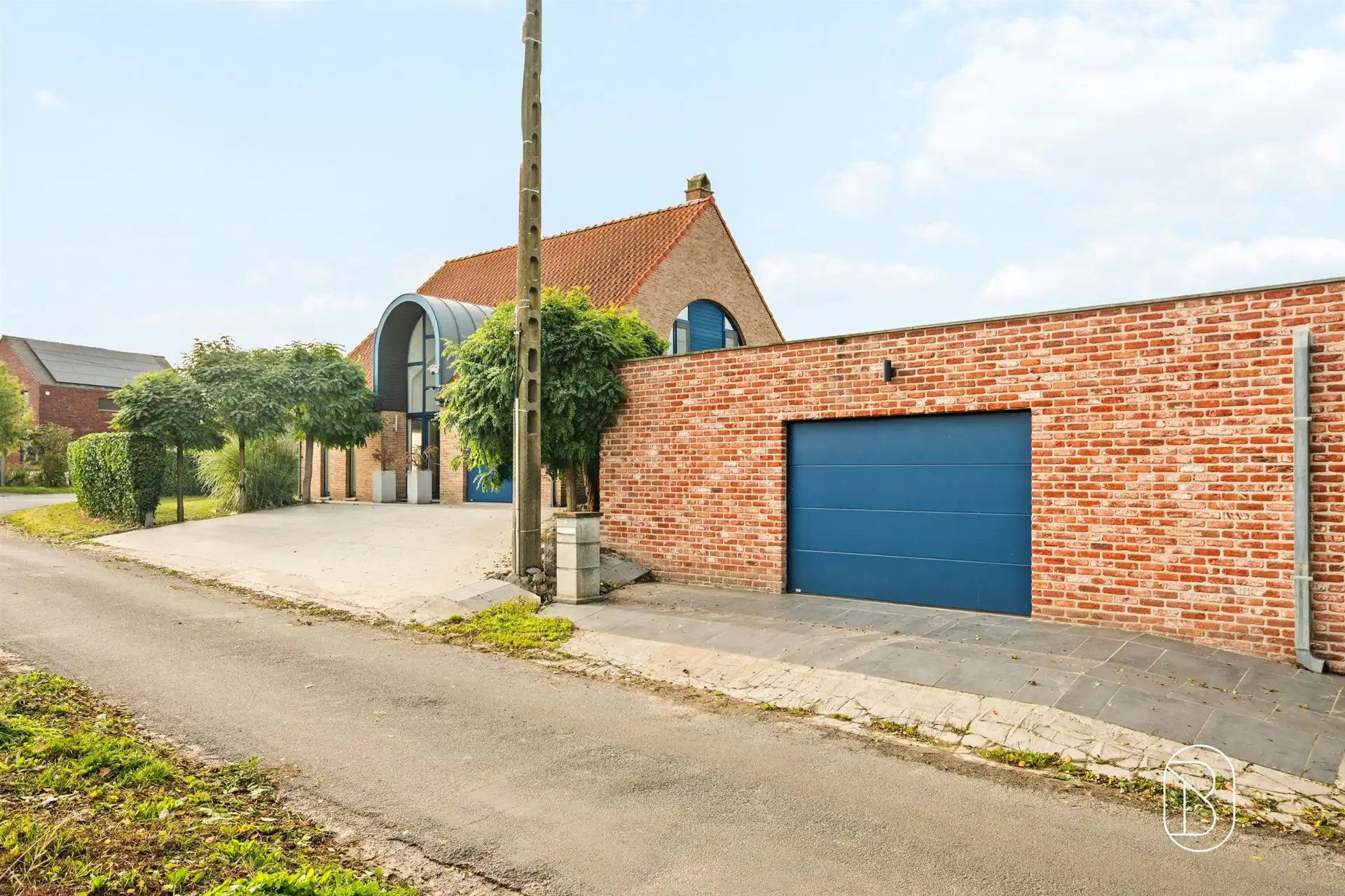 Villa met verwarmd zwembad en 2 garages!  foto 3