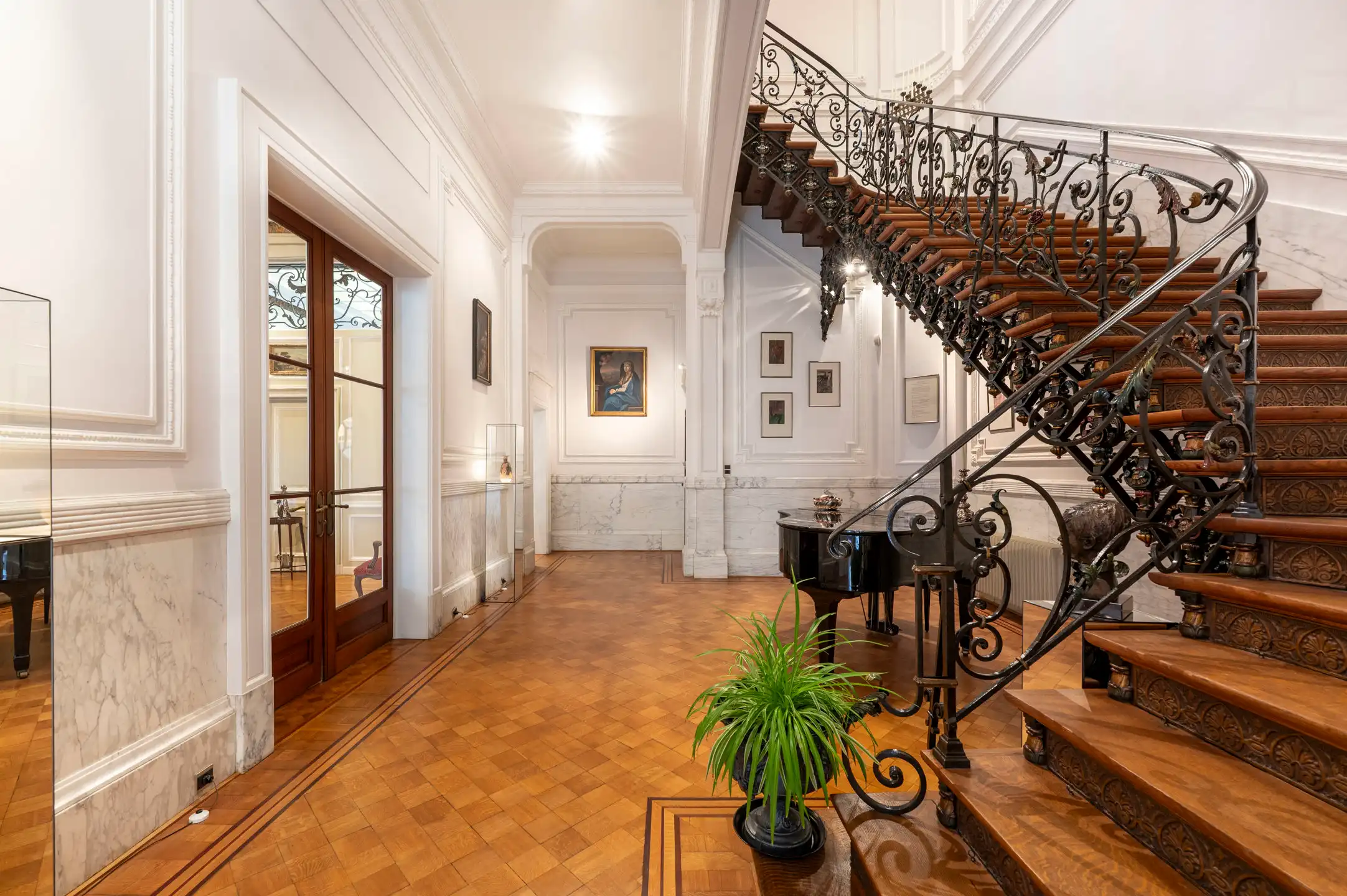 ANTWERPEN - Authentieke meesterwoning met vier garages foto 9