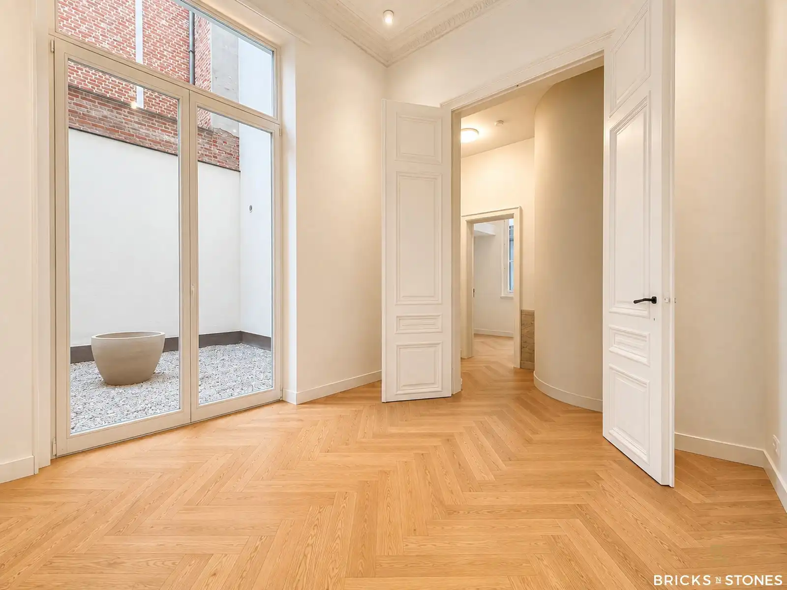 Gerenoveerd appartement met terras in historisch Antwerpen foto 4