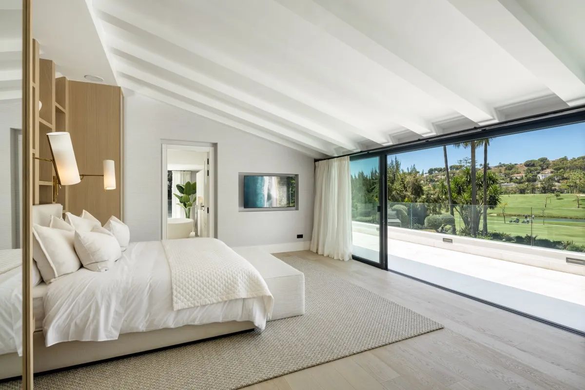 Leven aan de top: exclusieve frontline golfvilla met adembenemend uitzicht en ultieme luxe in Nueva Andalucía foto 8