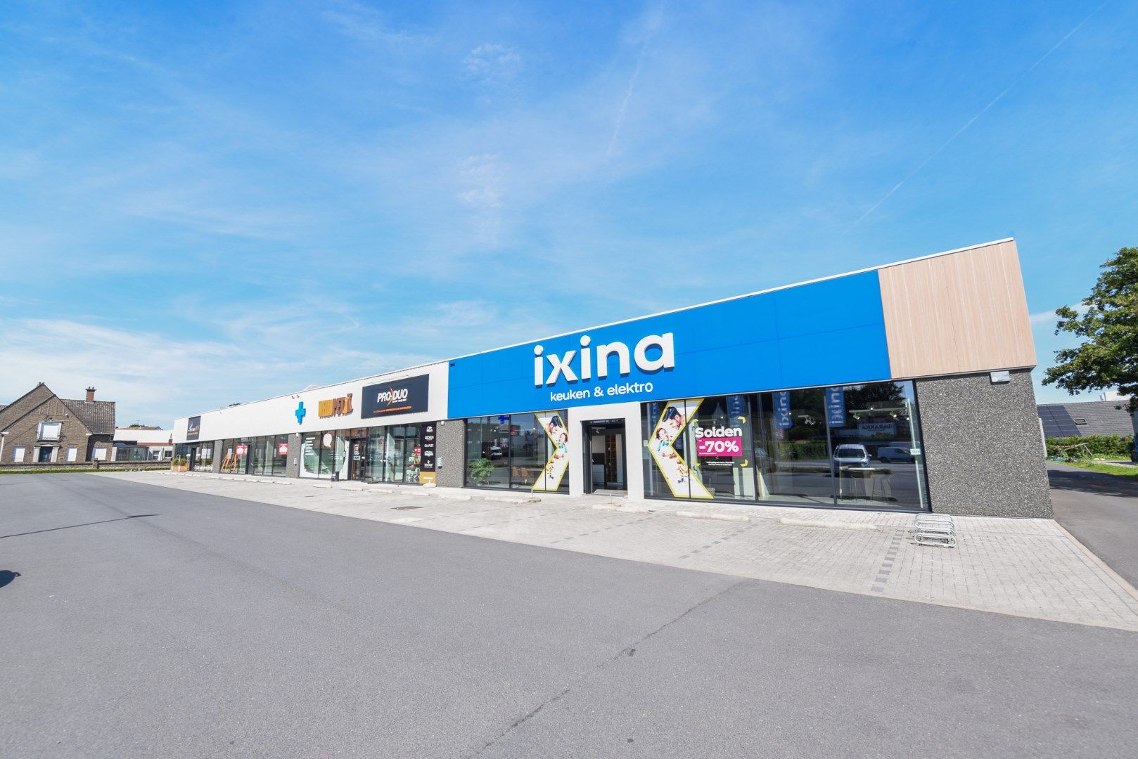 TE HUUR – Nieuwbouw commerciële unit (473 m²) in modern retailcomplex foto 10