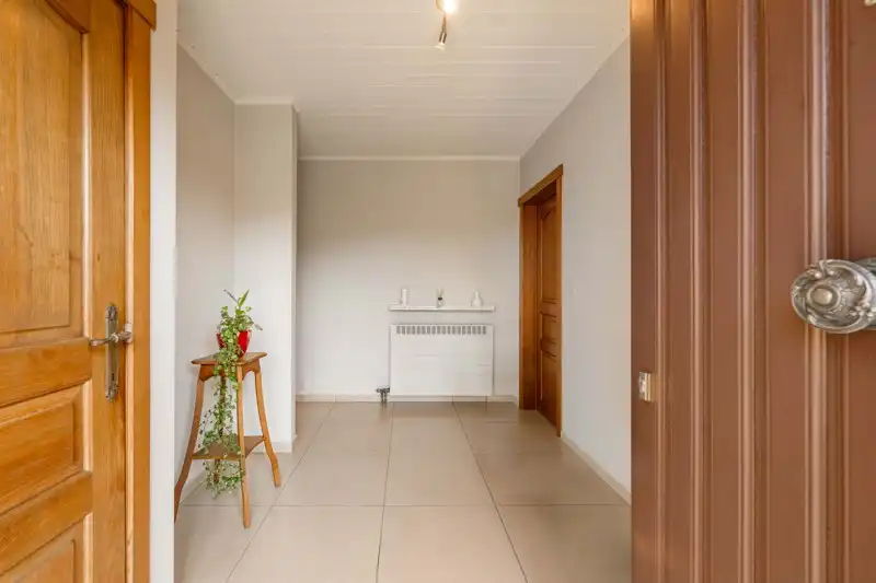 Zeer ruime en rustig gelegen villa TE KOOP in Sint-Eloois-Vijve! foto 3