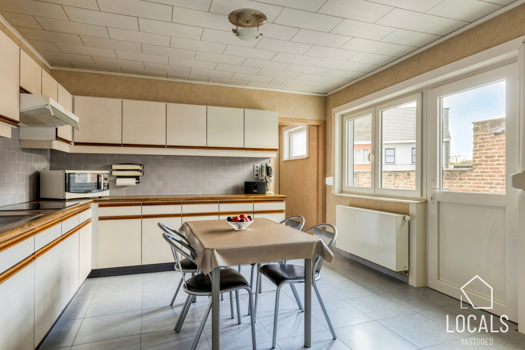 Instapklare woning met 3 slaapkamers, tuin & garage foto 8