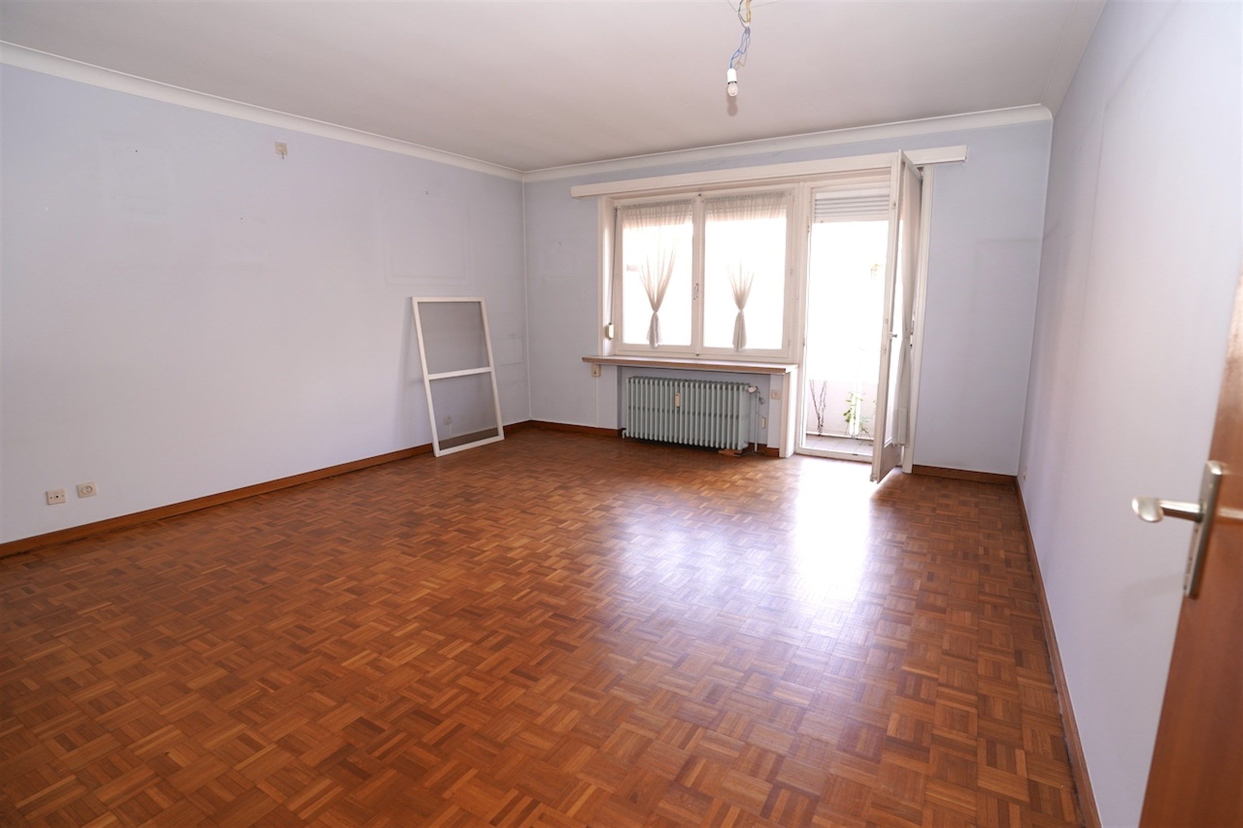 Te moderniseren 3-slpk appartement + garage in hartje centrum! foto 6