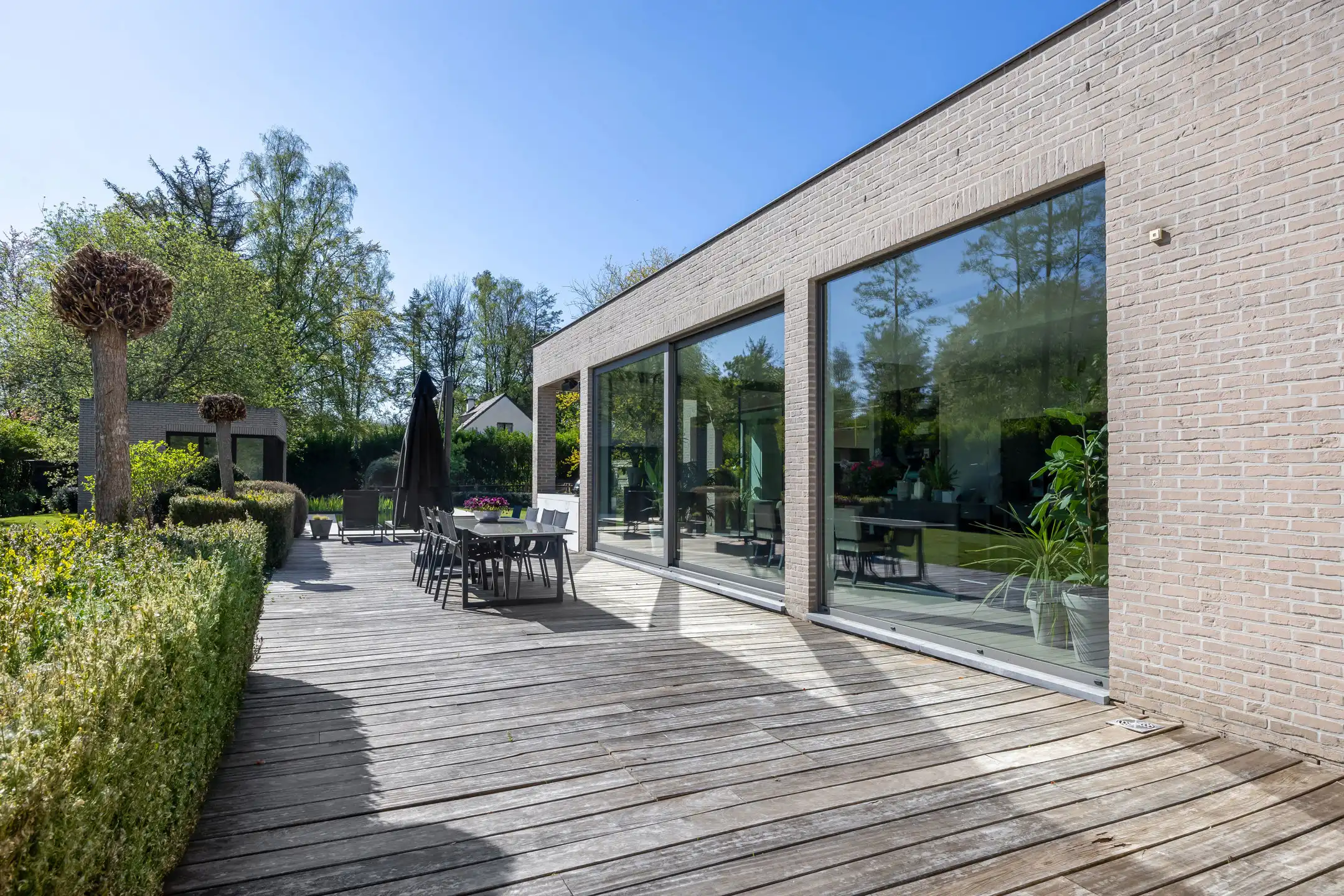 Luxueuze moderne villa met zwemvijver en prachtig poolhouse foto 17