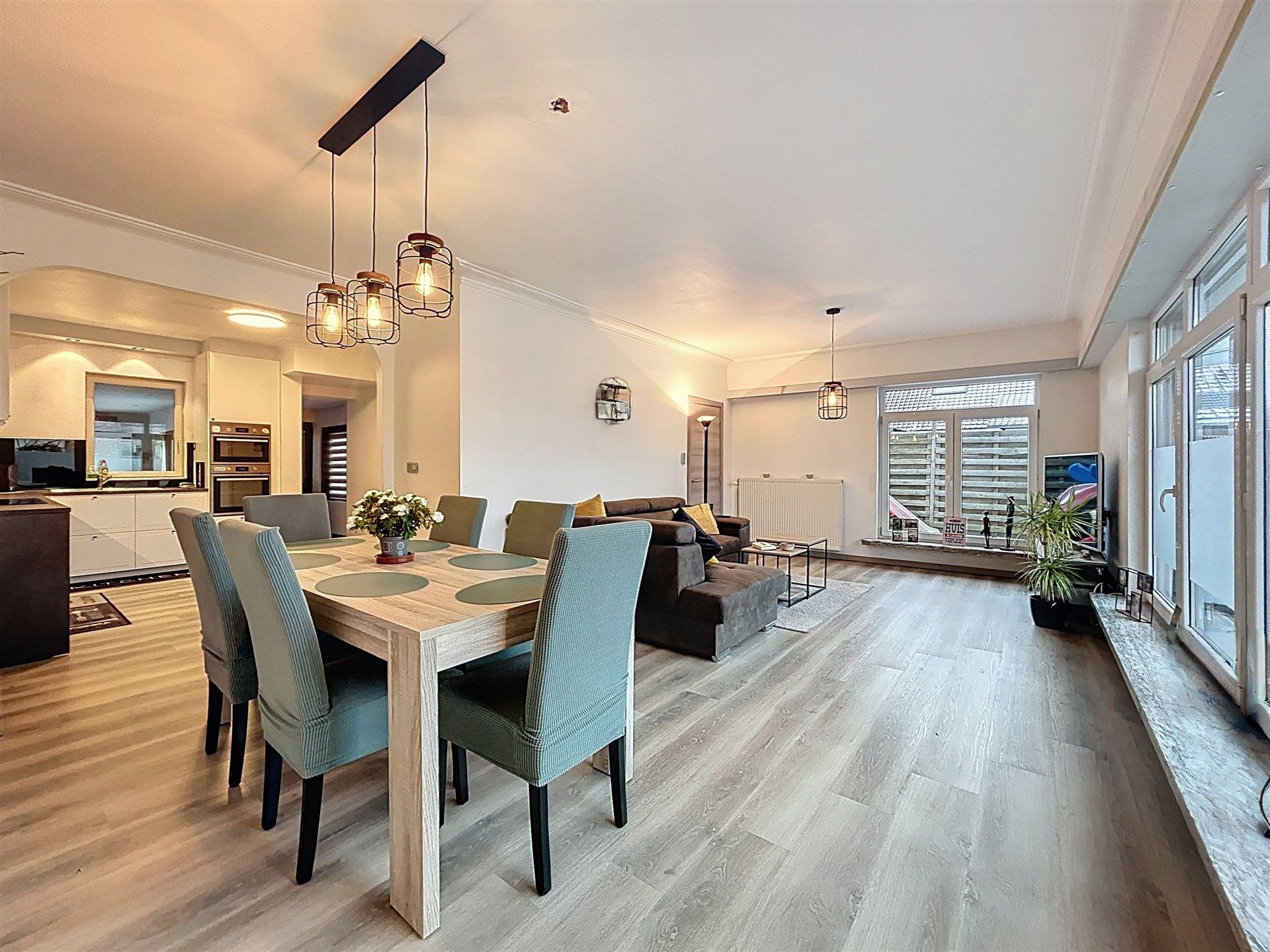 instapklare gezinswoning met 4 slaapkamers en bijgebouw op perceel van 400m²  foto 2