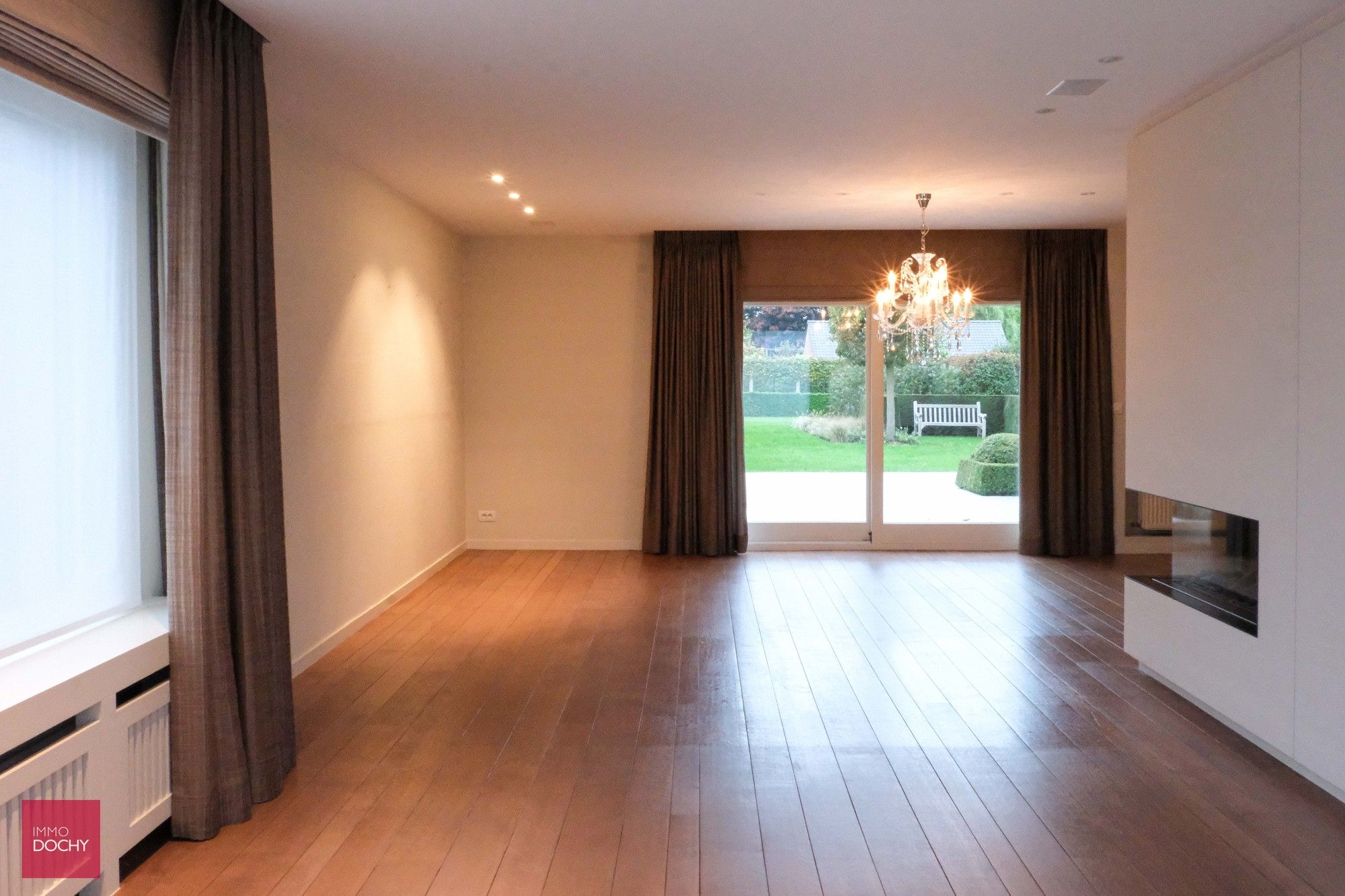 Kwalitatief afgewerkte villa met ruime garage en tuin foto 5