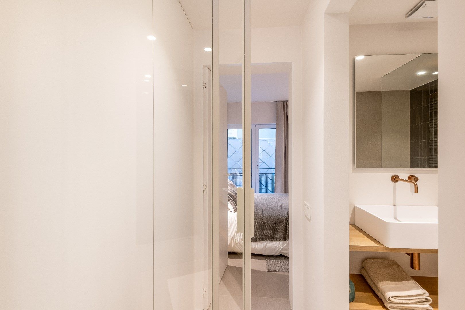 Mooi vernieuwd appartement schitterend gelegen op de Zeedijk vlakbij het Rubensplein foto 11