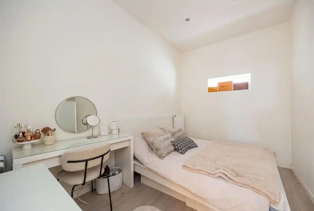 Instapklaar gelijkvloers appartement met stadskoer foto 7