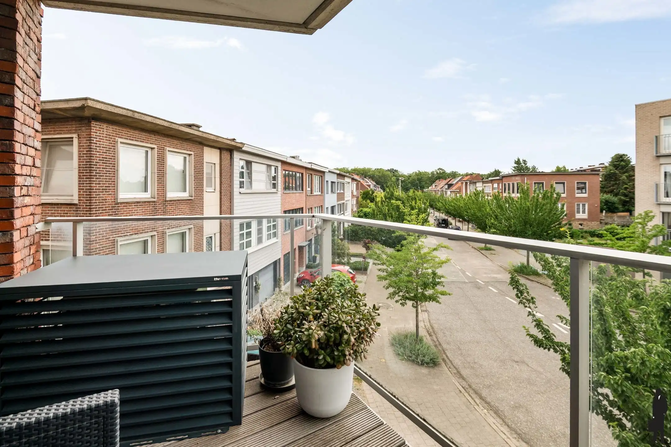 Instapklaar appartement met 2 slpks, terras en staanplaats foto 6