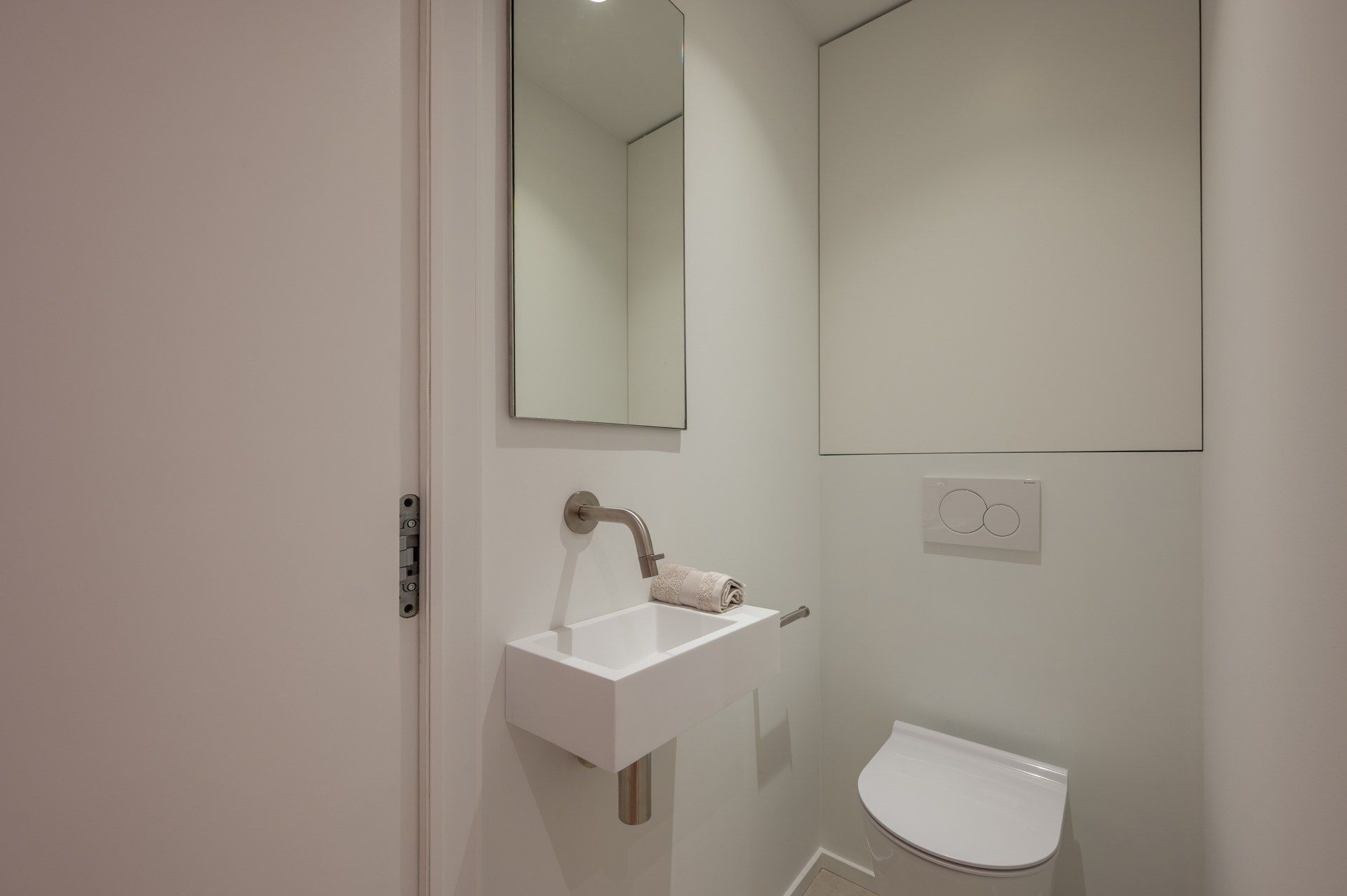 Gerenoveerd, zuidwest gericht appartement gelegen vlakbij de Zeedijk. Parking te koop in de residentie. foto 20