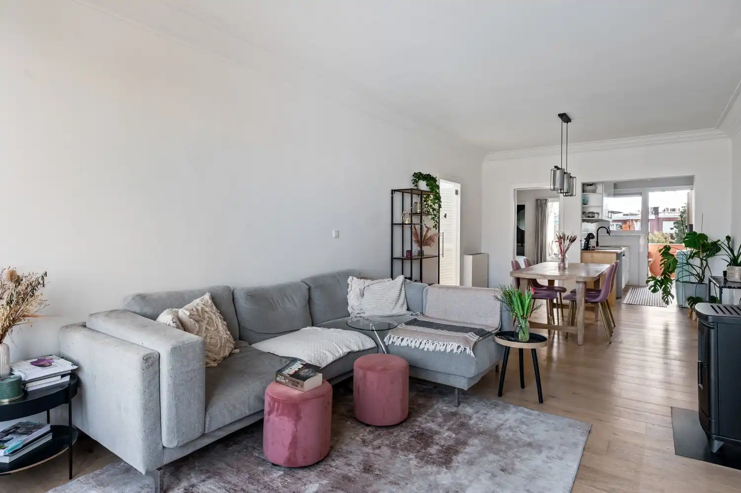 Charmant 2-slaapkamerappartement met terras in een rustige straat te Deurne foto 5