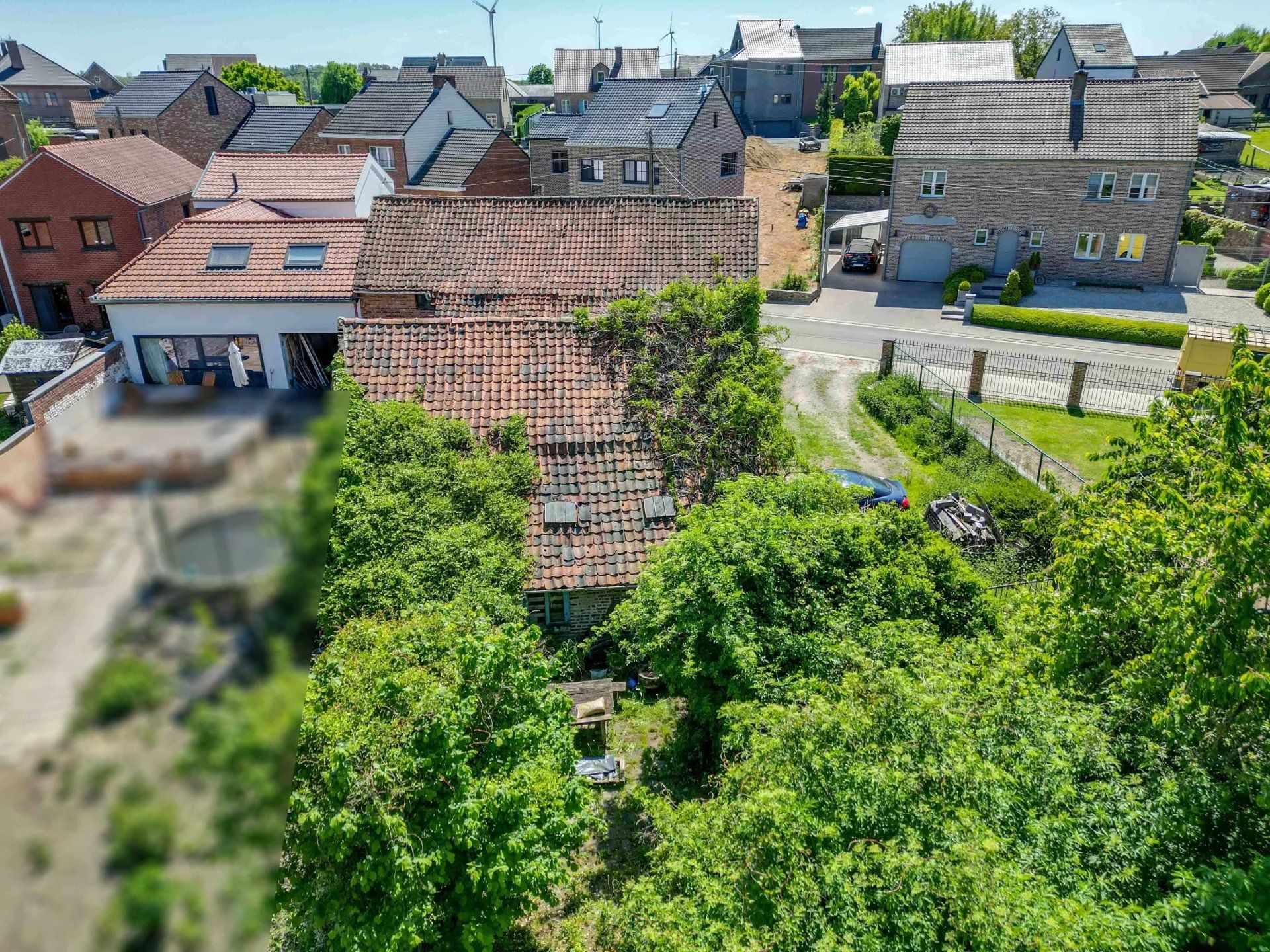 Te renoveren hoeve met binnenkoer en stallingen foto 4