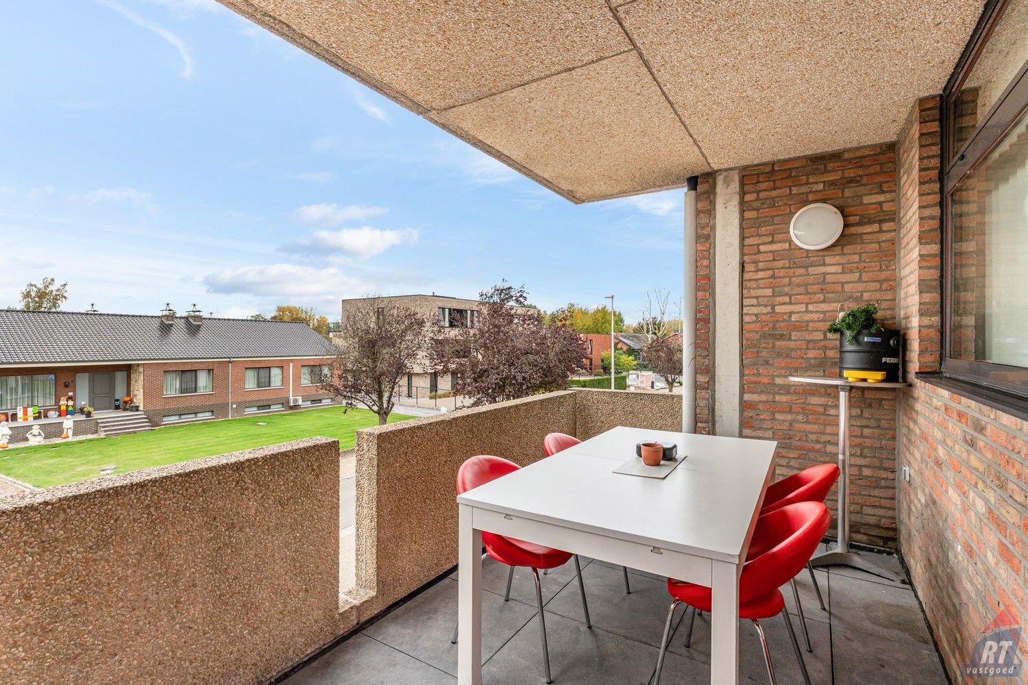 Opbrengsteigendom bestaande uit 2 handelsruimtes en een ruim appartement foto 12