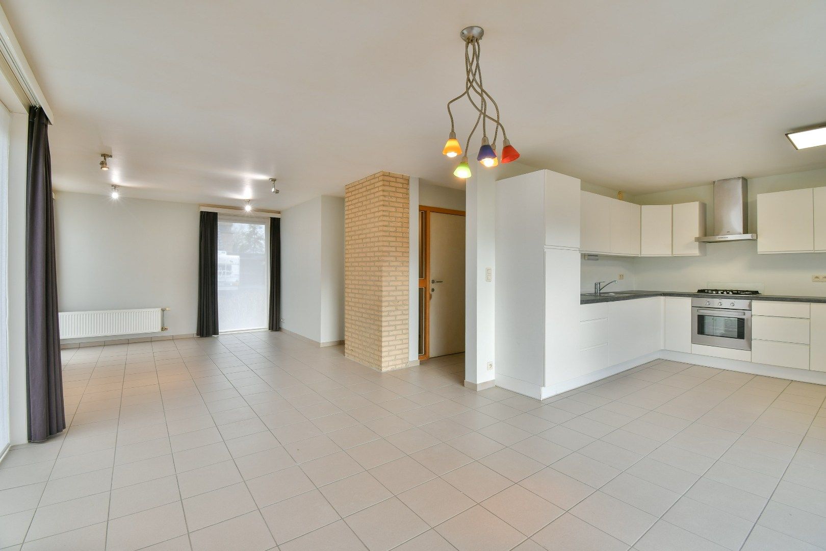 Halfopen gezinswoning met drie slaapkamers foto 4