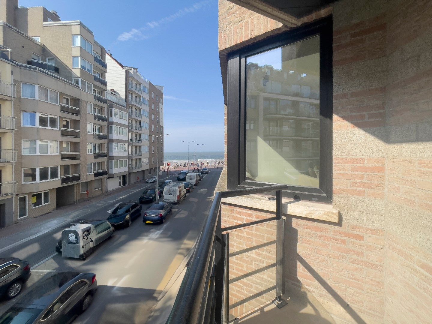 Luxueus afgewerkt appartement met zuid-westen oriëntatie gelegen vlakbij het strand en de Zeedijk. foto 6