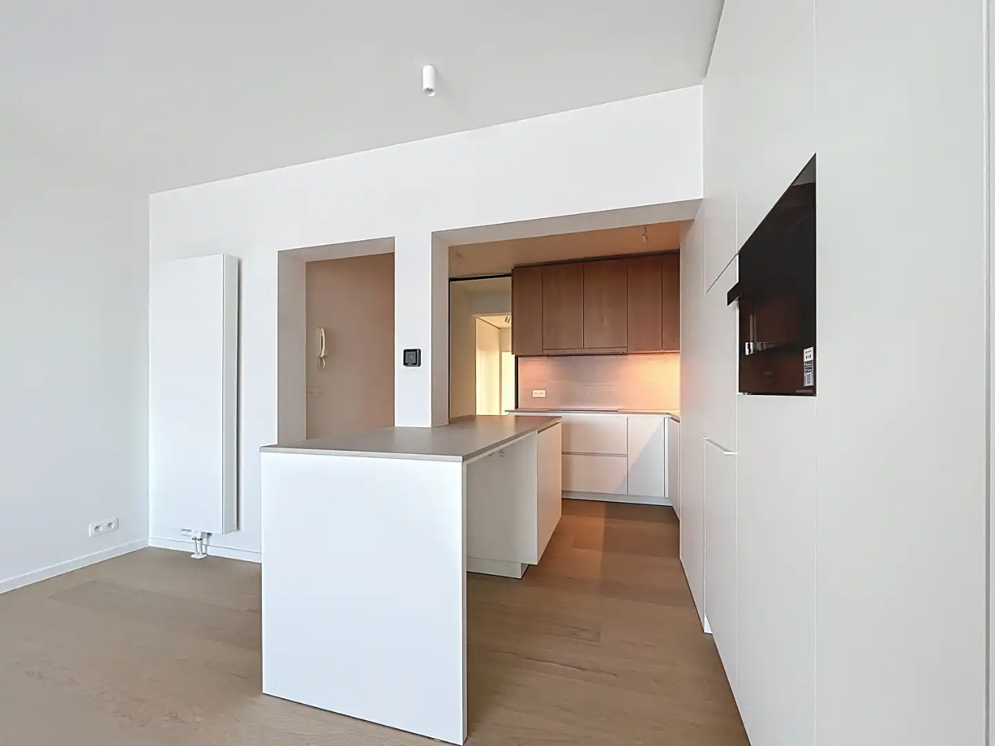 Gerenoveerd  twee slaapkamer appartement met frontaal zeezicht én centrale ligging foto 4