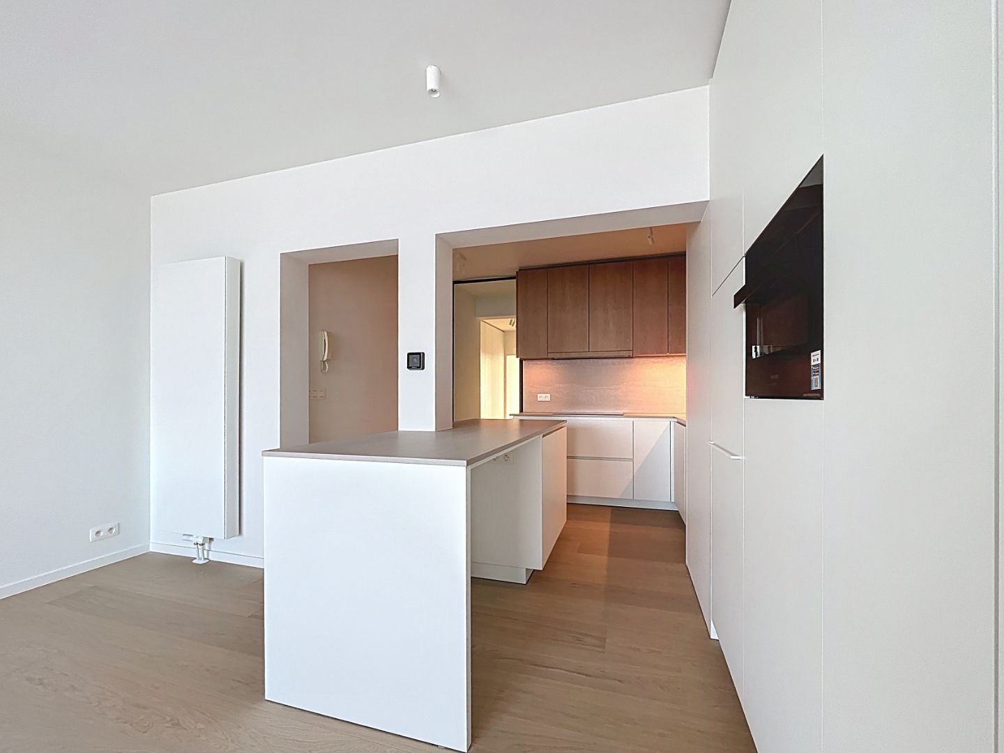 Gerenoveerd  twee slaapkamer appartement met frontaal zeezicht én centrale ligging foto 4