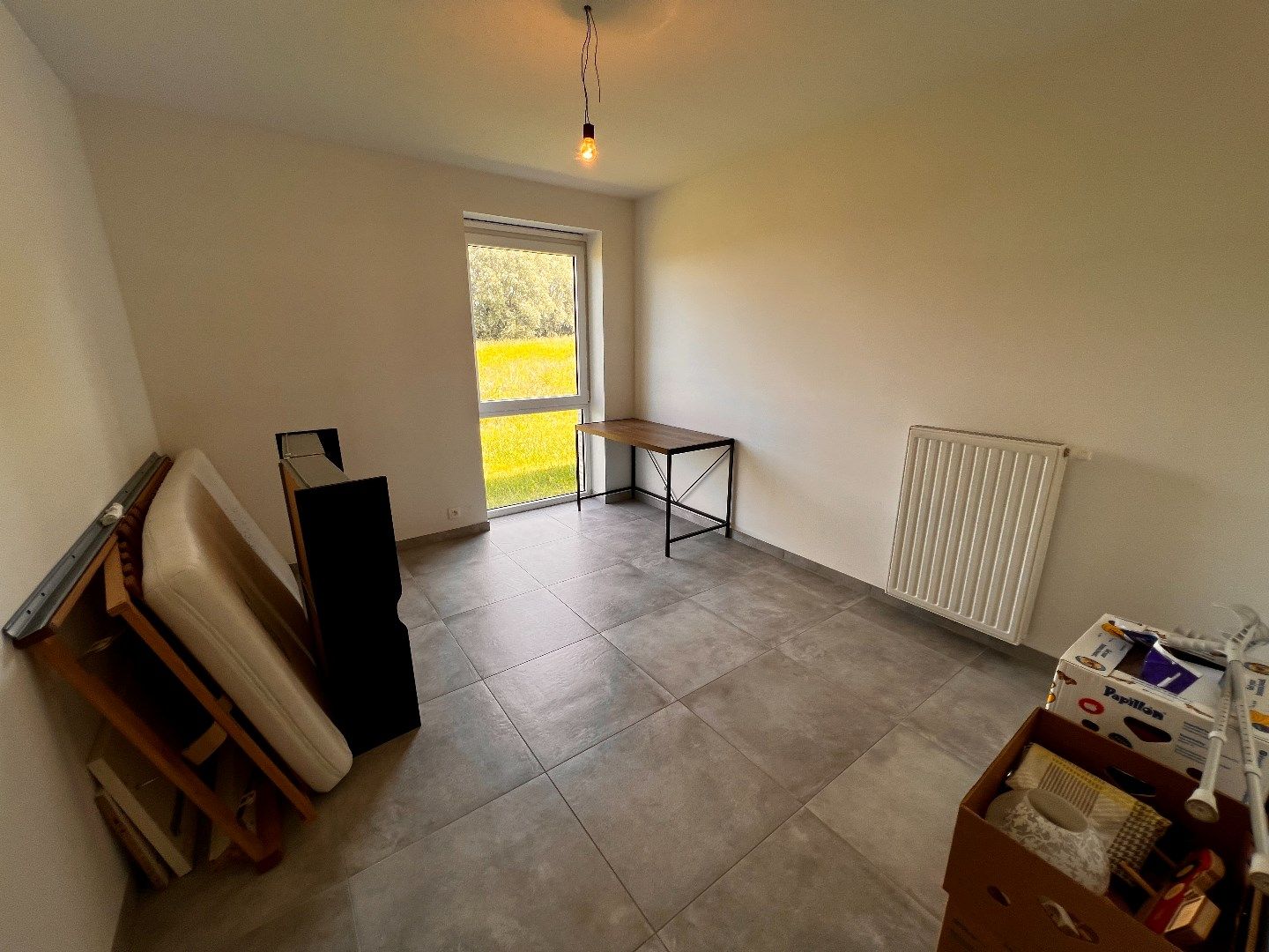 GELIJKVLOERS APPARTEMENT MET 2 SLAAPKAMERS, TERRAS EN GARAGE IN IEPER foto 9