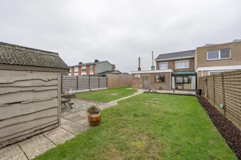 Te renoveren, rustige gelegen halfopen woning met 3 slaapkamers, garage en tuin te koop in Sint-Baafs-Vijve! foto 23