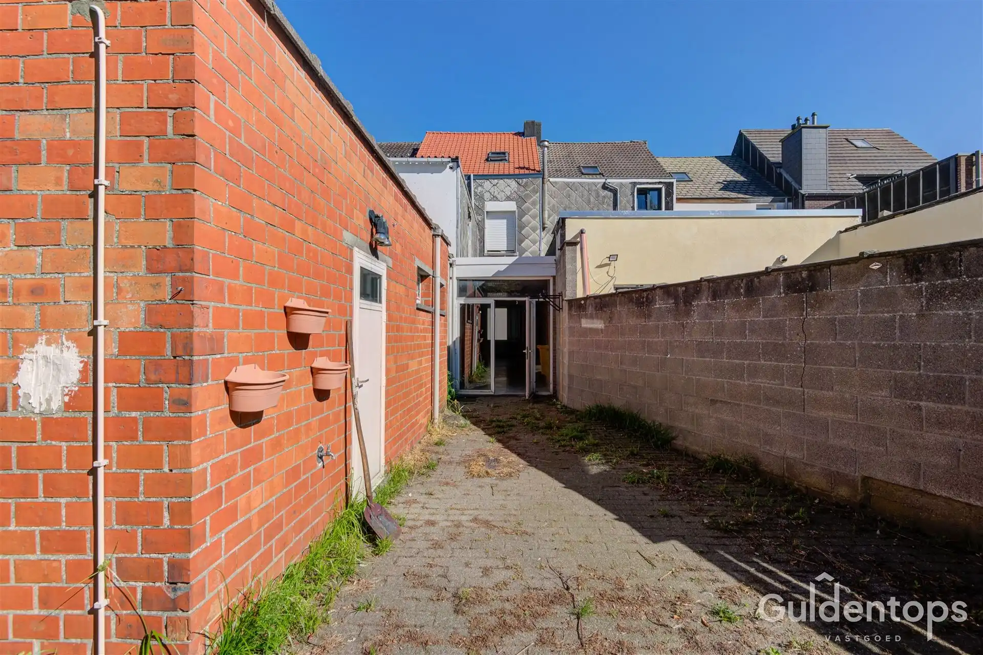 Te renoveren gezinswoning met 3 slaapkamers en grote tuin. foto 19