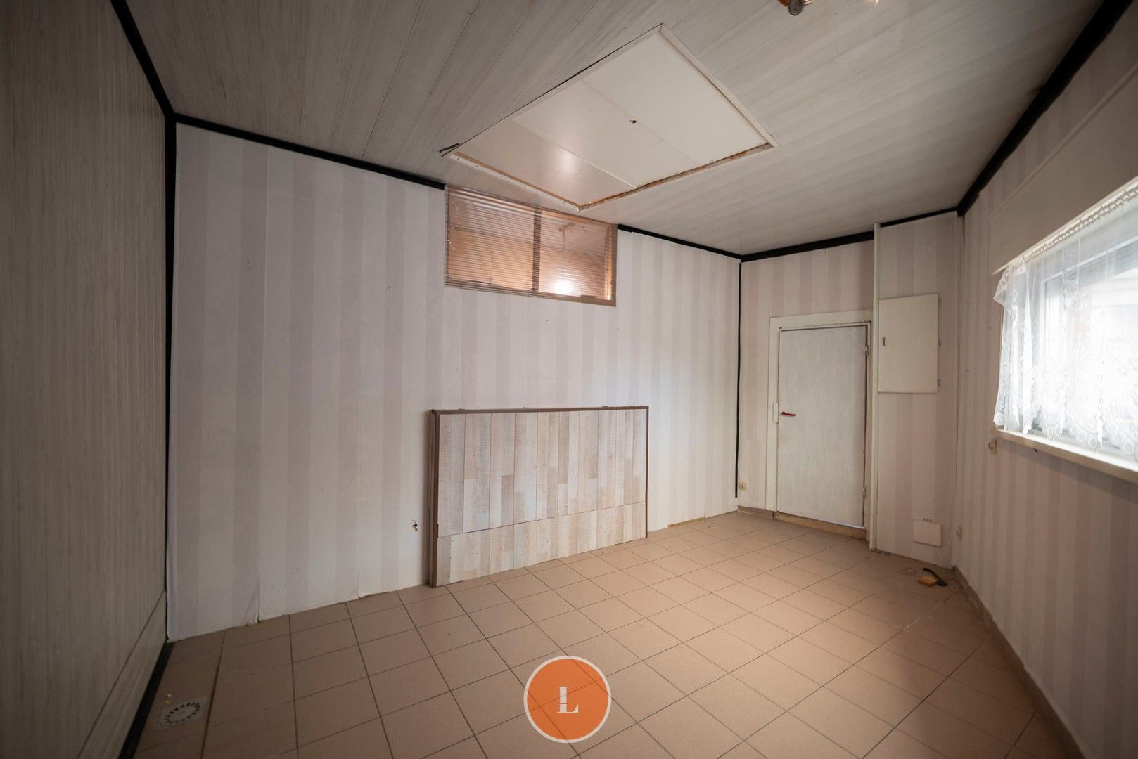 Te renoveren woning met 3 slaapkamers en garage in Menen. foto 8