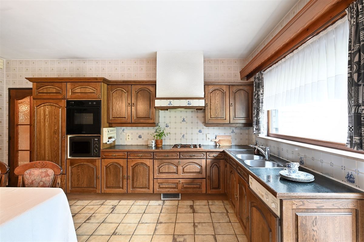 Te moderniseren woning op ruim en zonnig perceel in Halle-Zoersel

 foto 9