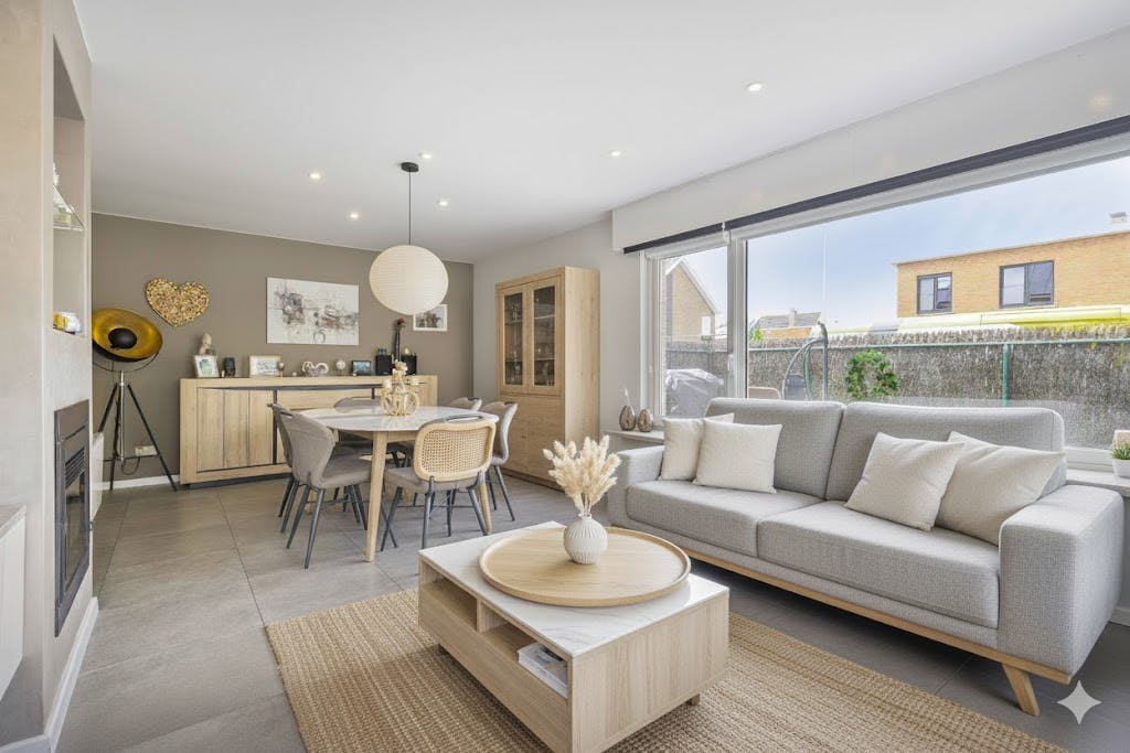 Instapklaar huis met 4 slaapkamers en garage te Assebroek  foto {{pictureIndex}}