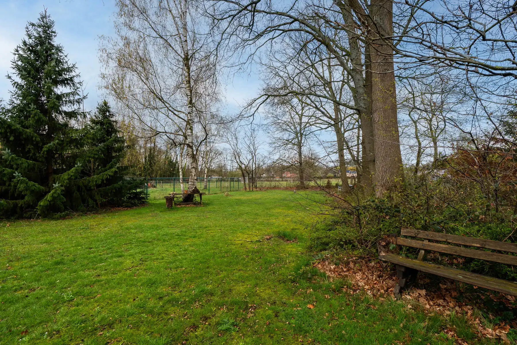 Ruime en moderne open bebouwing met prachtige tuin foto 25