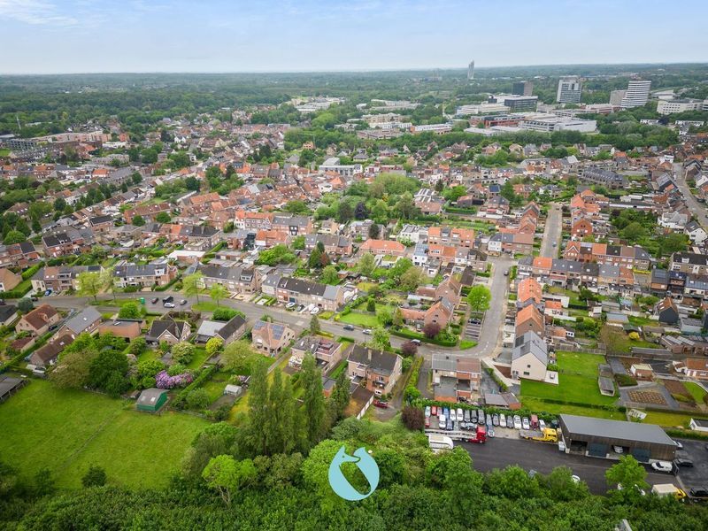 Halfopen bebouwing op 742m² in groene omgeving foto 15