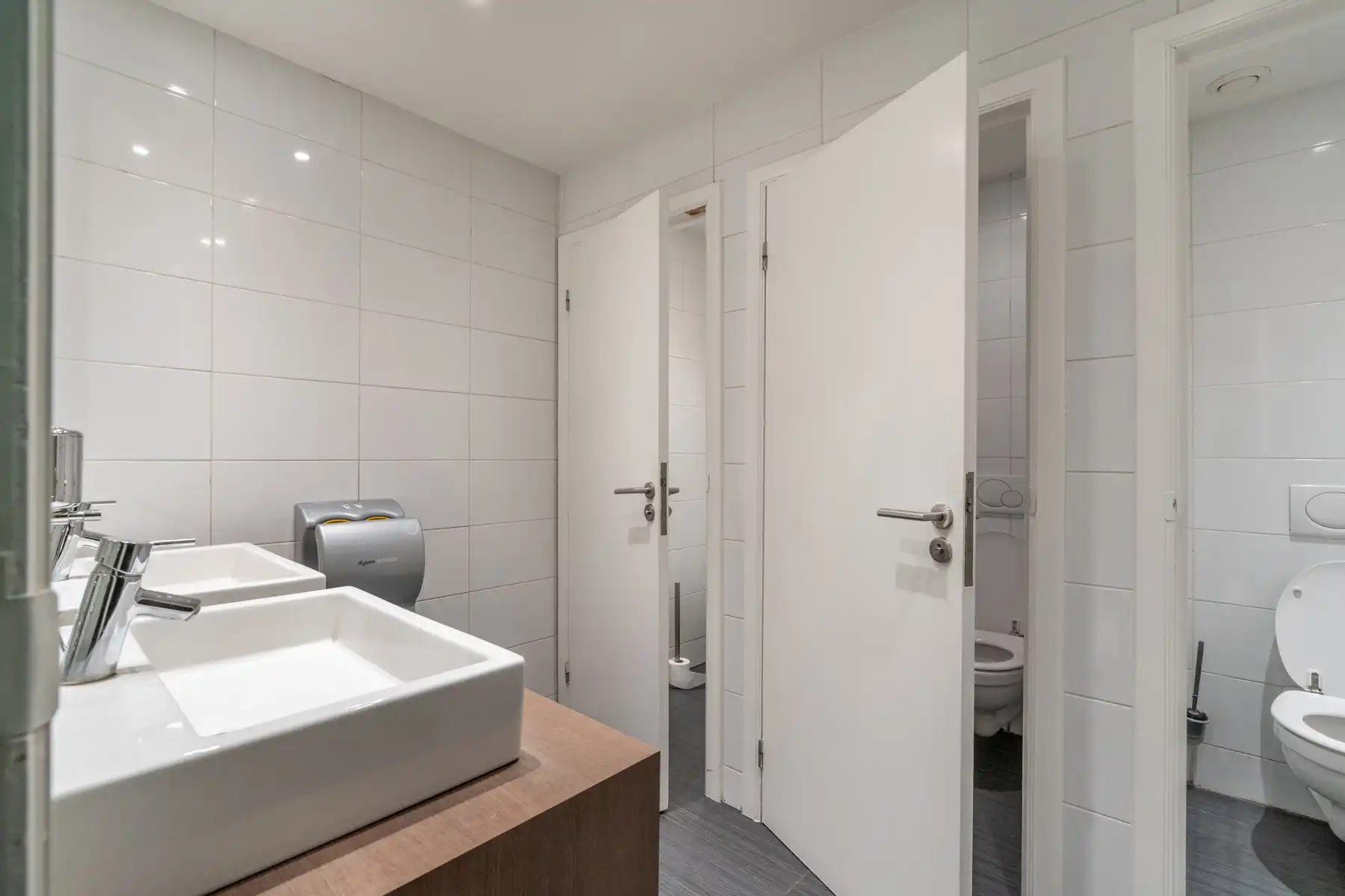 Prachtig commercieel pand met stadstuin in het hart van Aartselaar foto 36