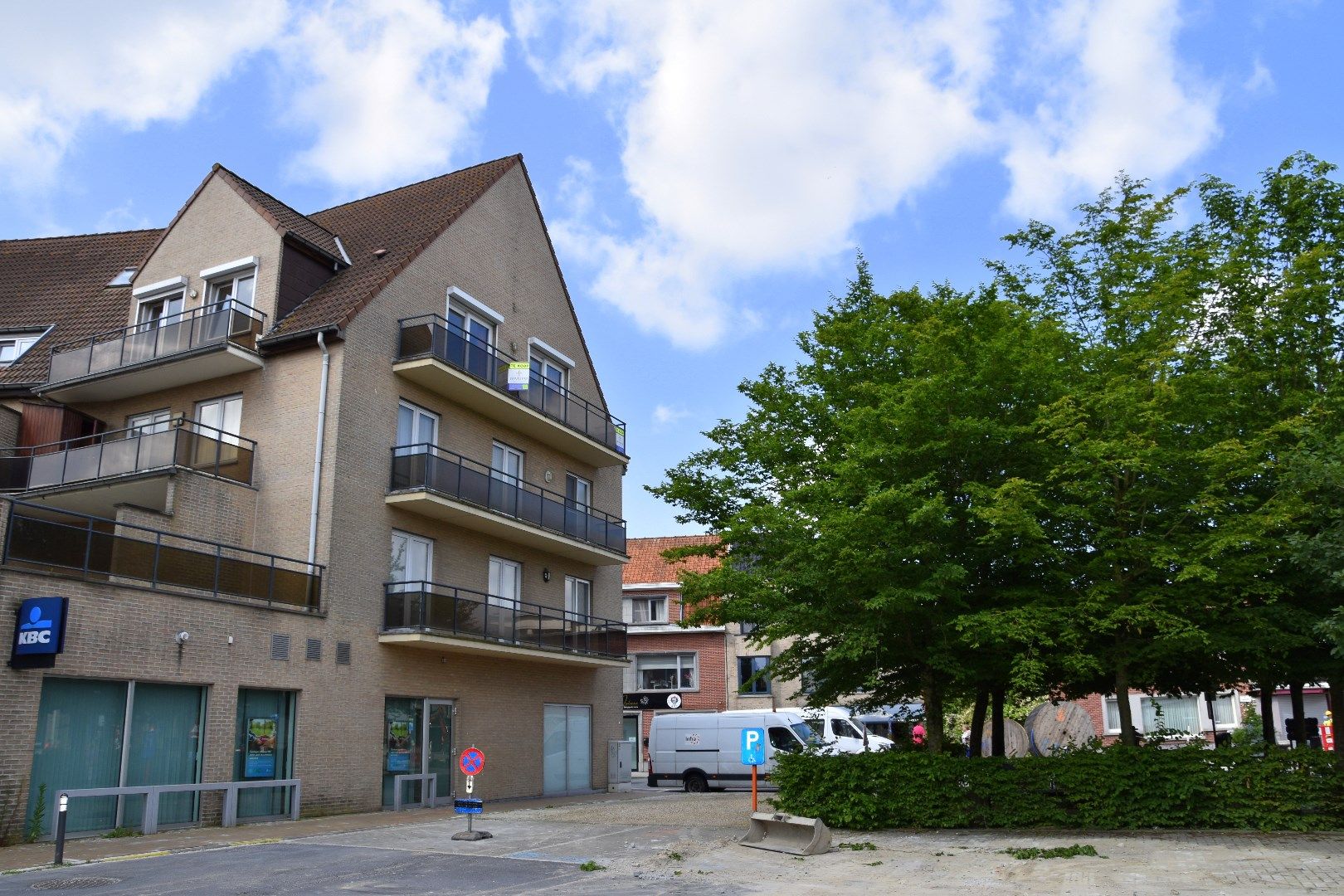 Dakappartement met 3 slaapkamers te koop in hartje Gullegem foto 2