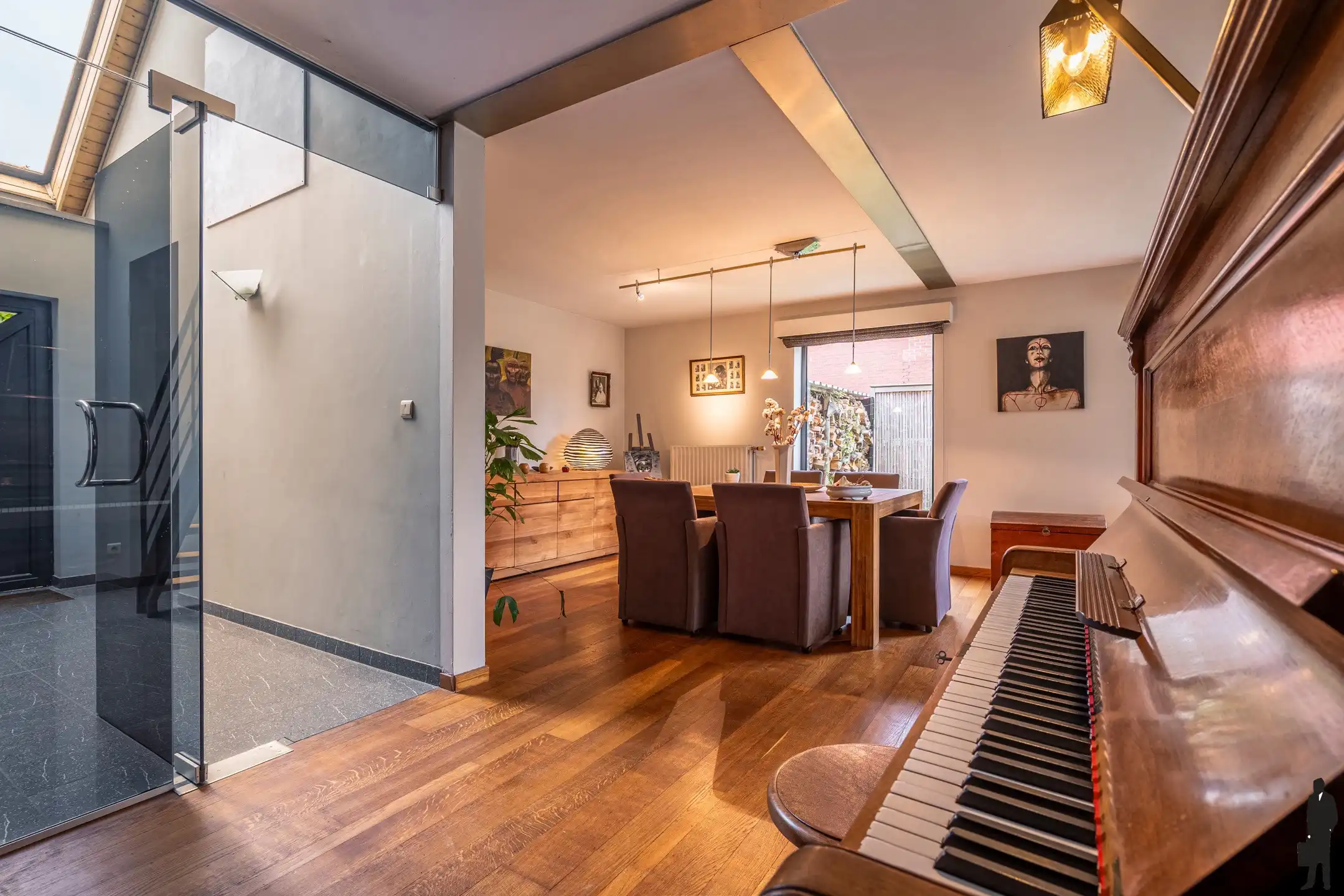 Instapklare gezinswoning met 3slks, tuin en garage op 563 m² foto 5