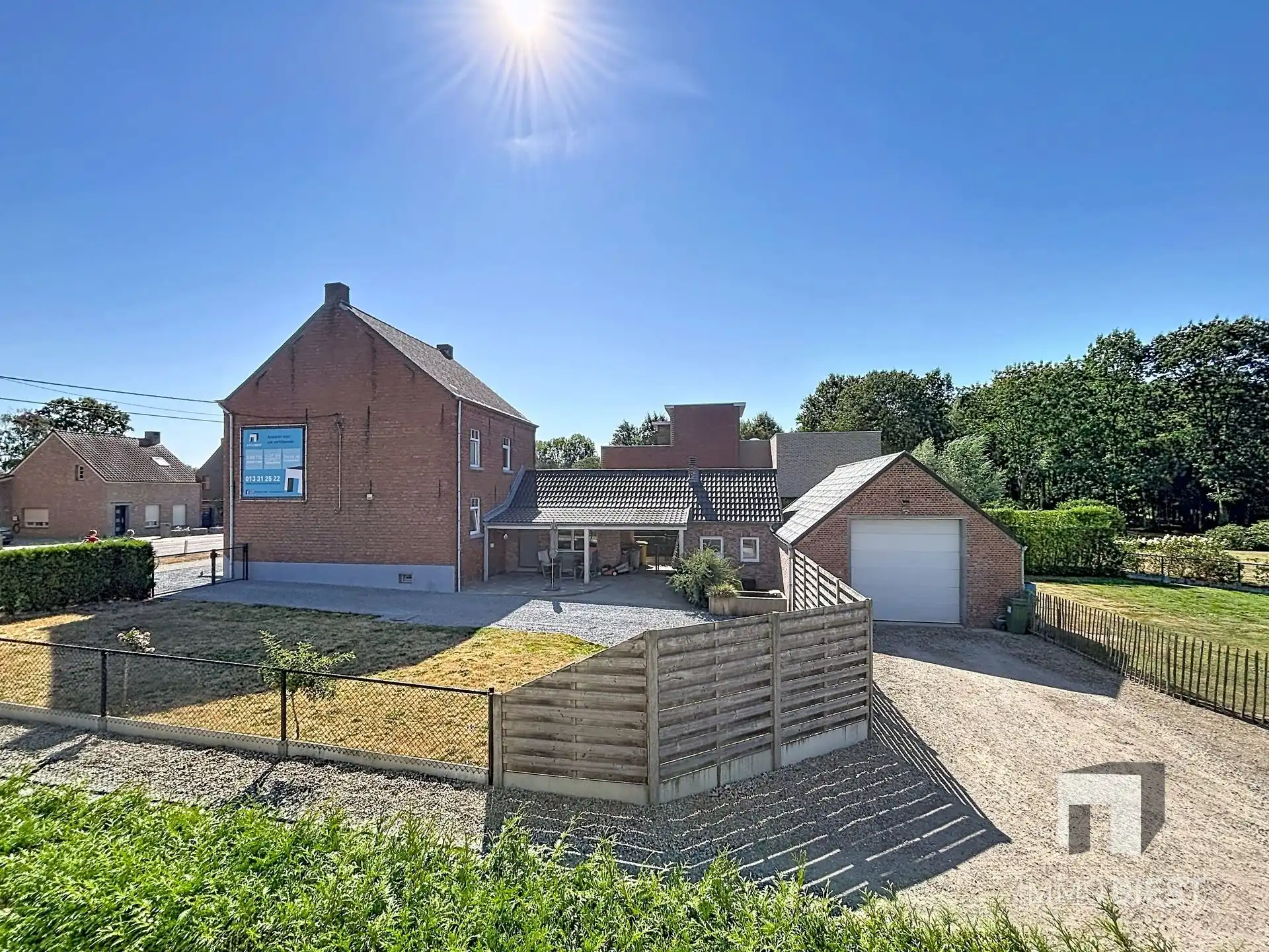 Woning met bouwland en achterliggend magazijn op 9a 04ca. foto 3