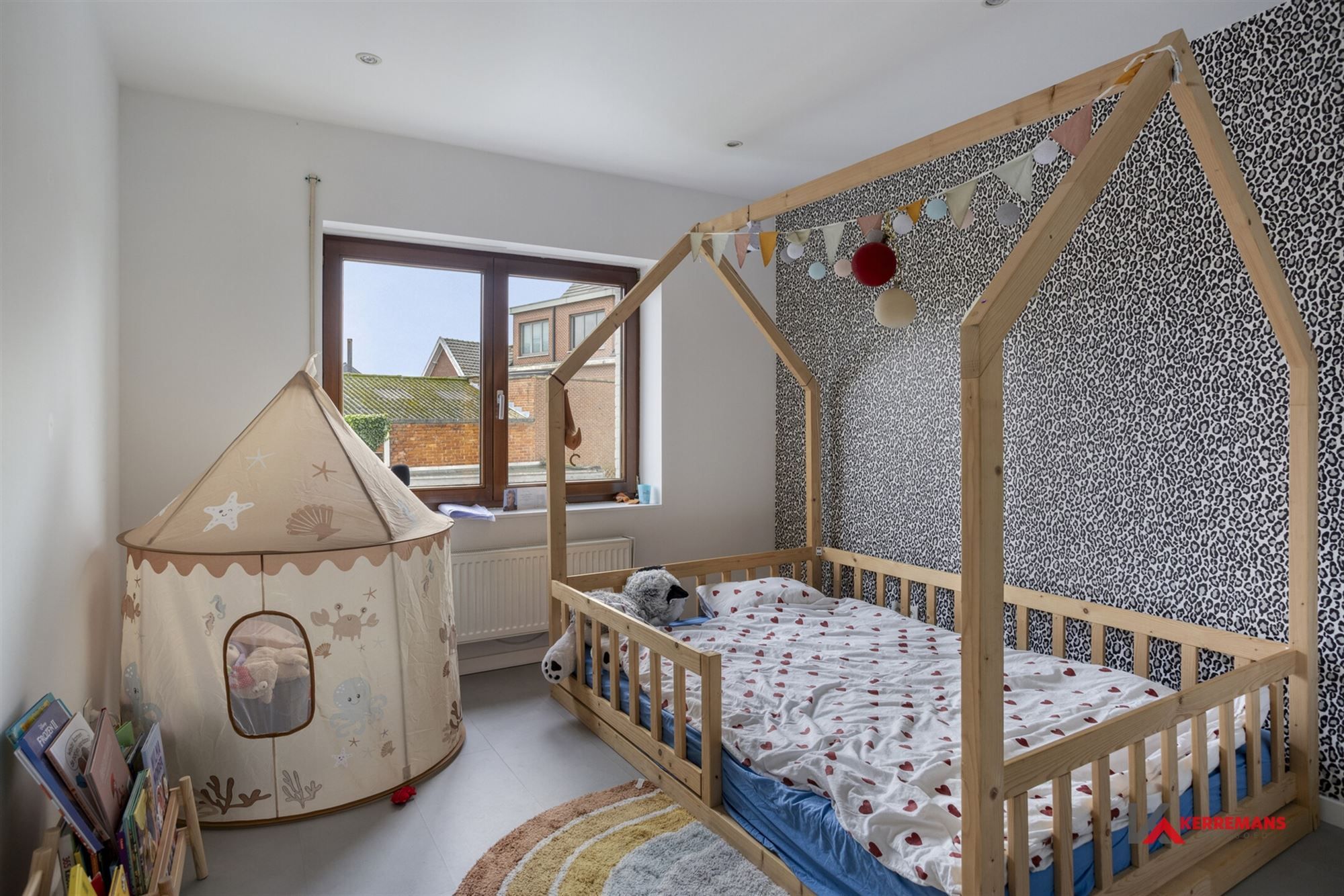 Instapklare woning met 4 slaapkamers , tuin en garage. foto 18