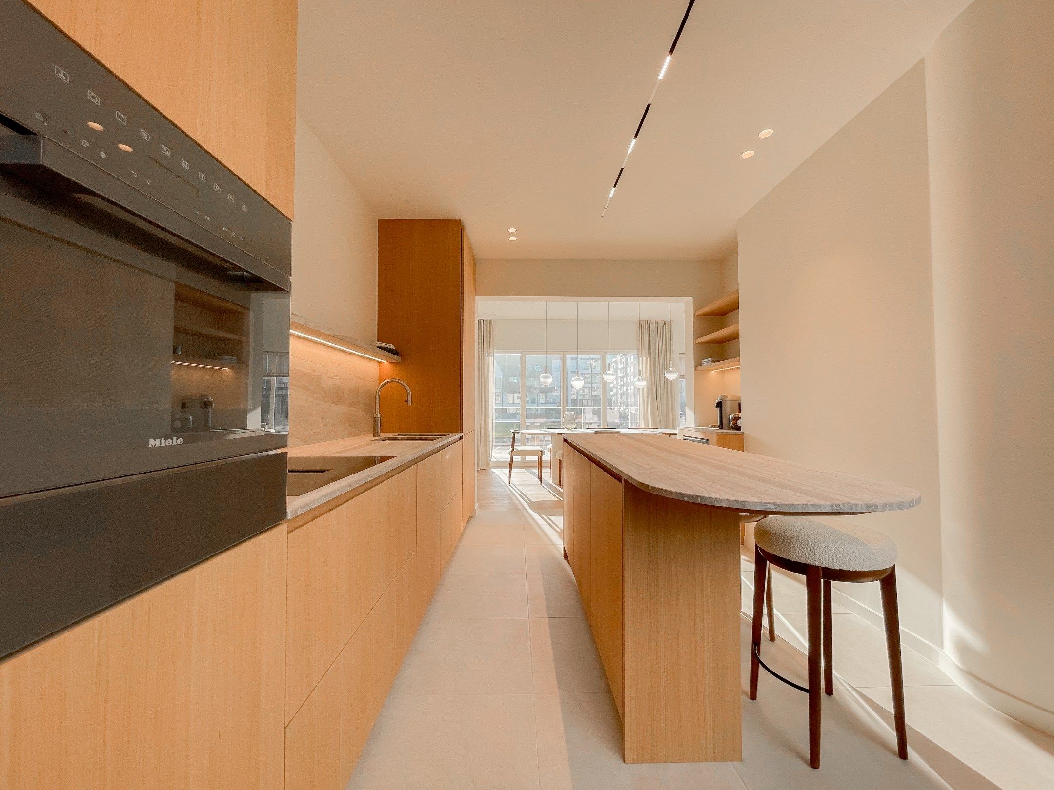 Exclusieve villa: Uitzonderlijk volledig gerenoveerde villa met frontaal zeezicht. foto 17