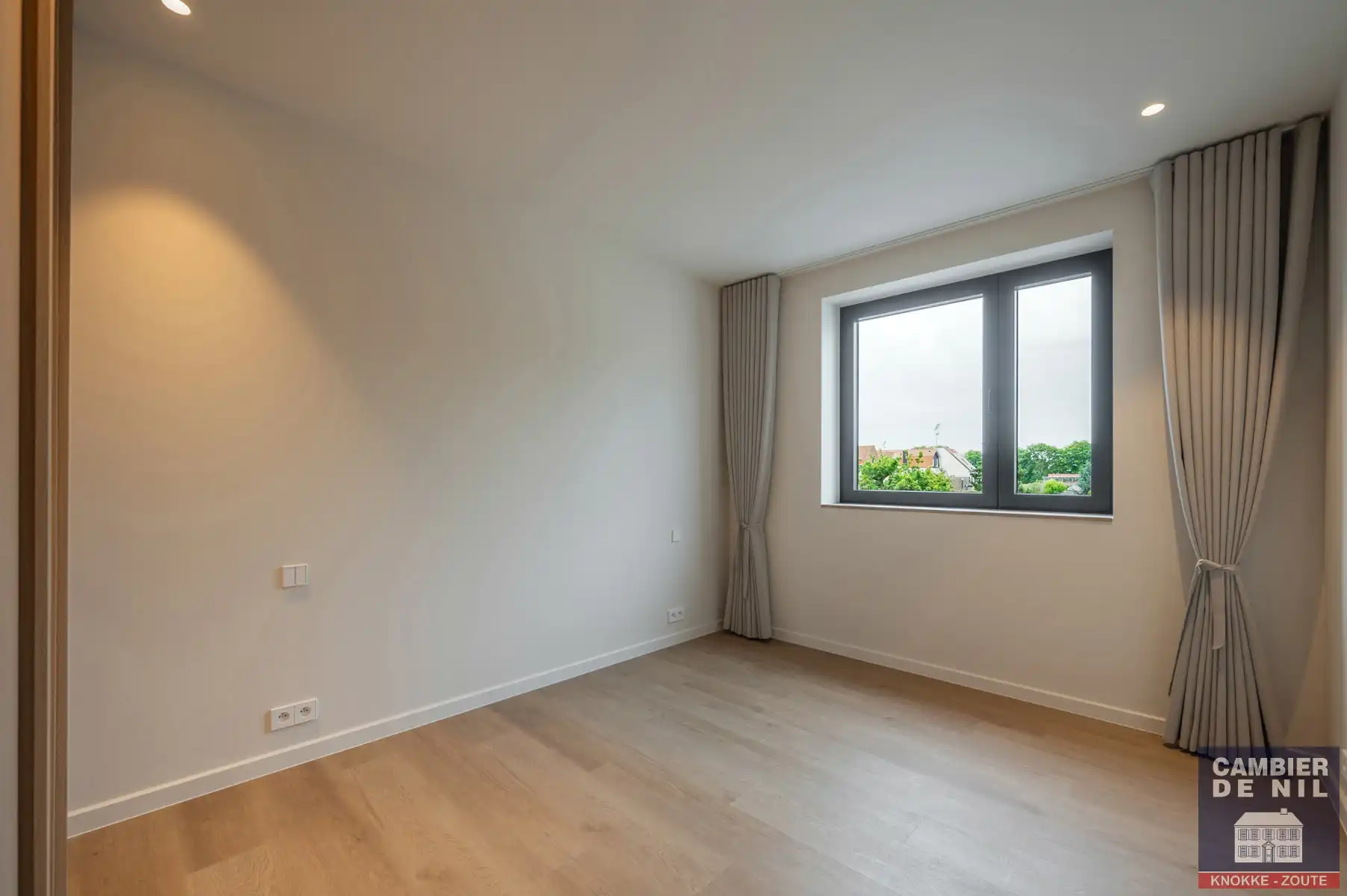 Schitterend afgewerkte nieuwbouwwoning, zeer centraal gelegen, op enkele passen van de groentemarkt foto 13