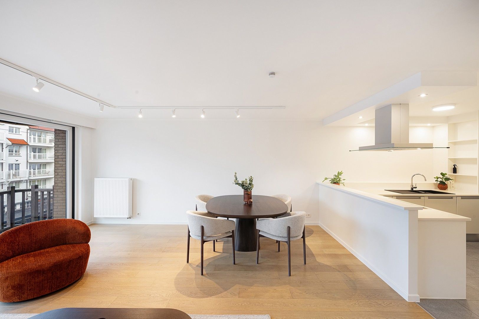 Hedendaags en lichtrijk appartement, centraal gelegen in Knokke. foto 8