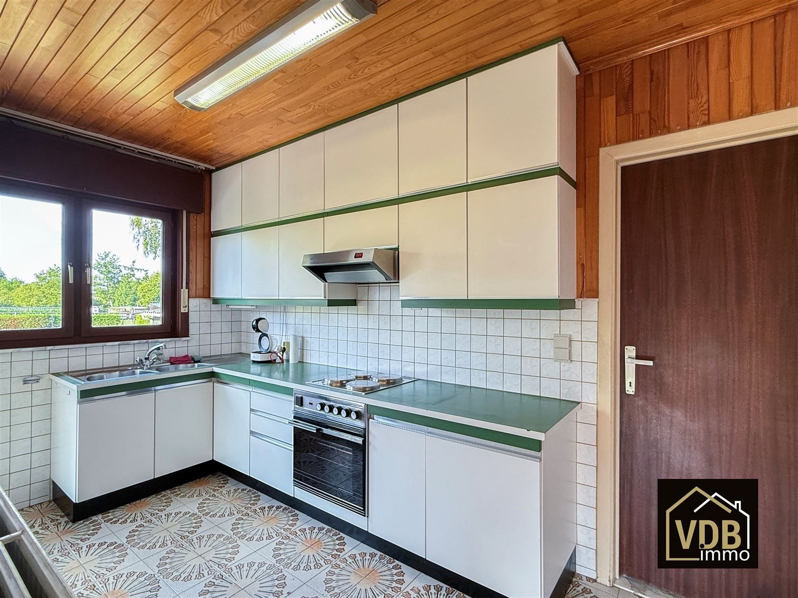 BUNGALOW -  WONING MET 3 SLAAPKAMERS EN 2 GARAGES foto 22