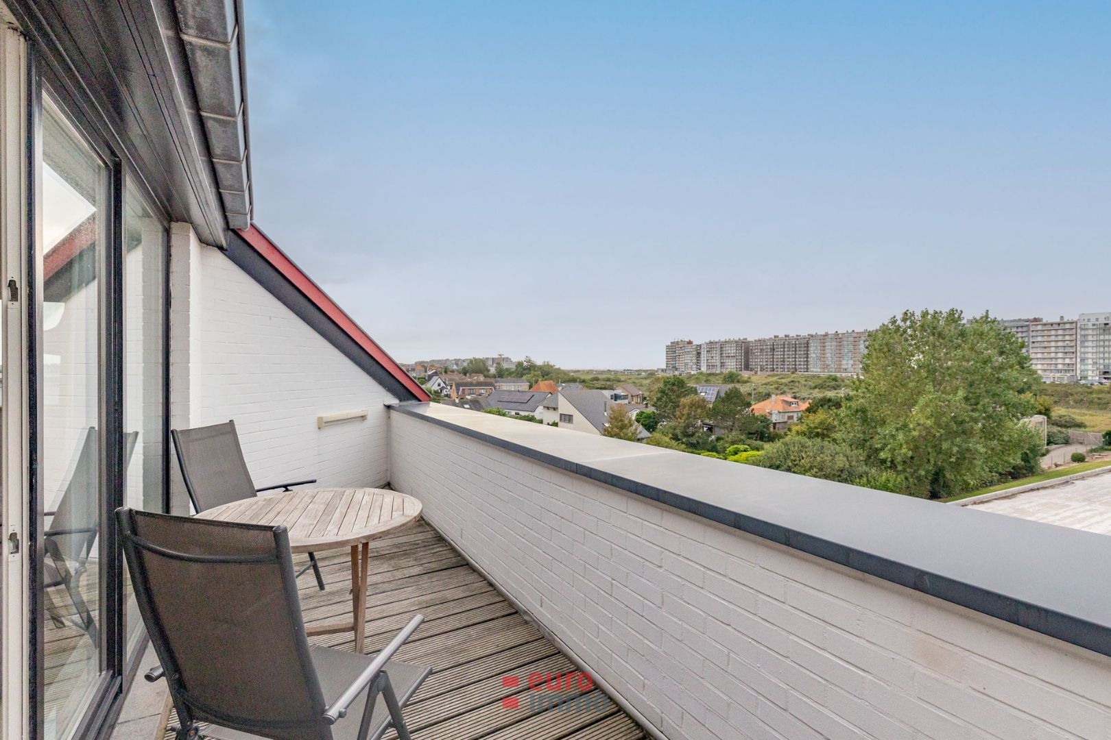 Zalig gelegen appartement met 2 slaapkamers in een zéér rustig domein tussen Westende en Middelkerke, op 300m van de zee en het zandstrand. foto 9