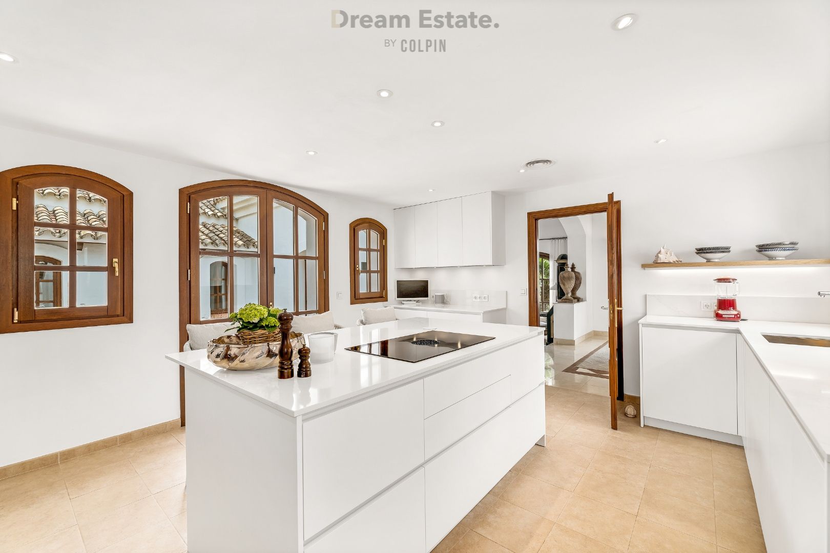 Een werkelijk prachtige Andalusische villa tegenover de golf te Benahavis regio. foto 15