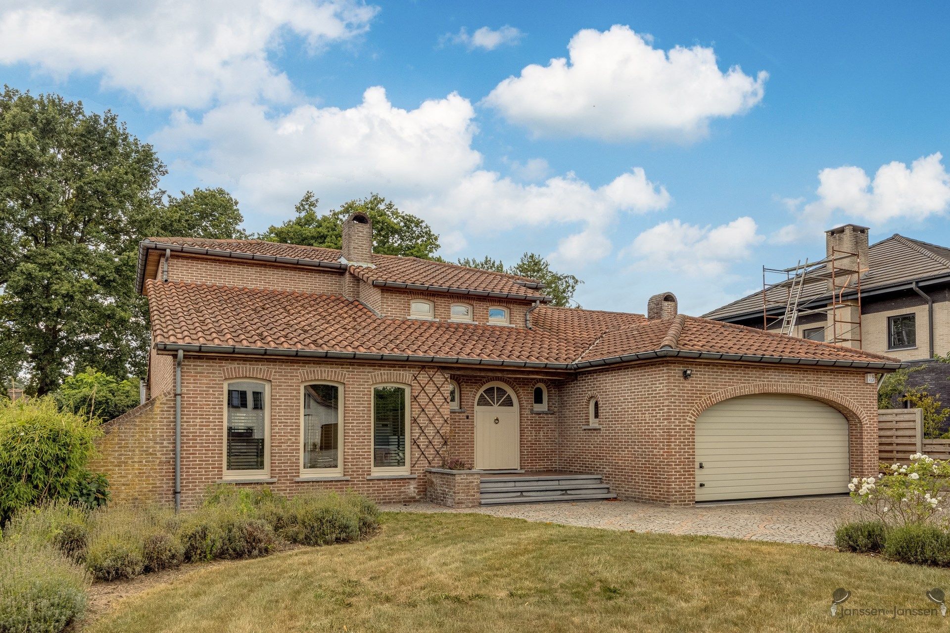 Charmante gerenoveerde woning te Zoersel foto 2