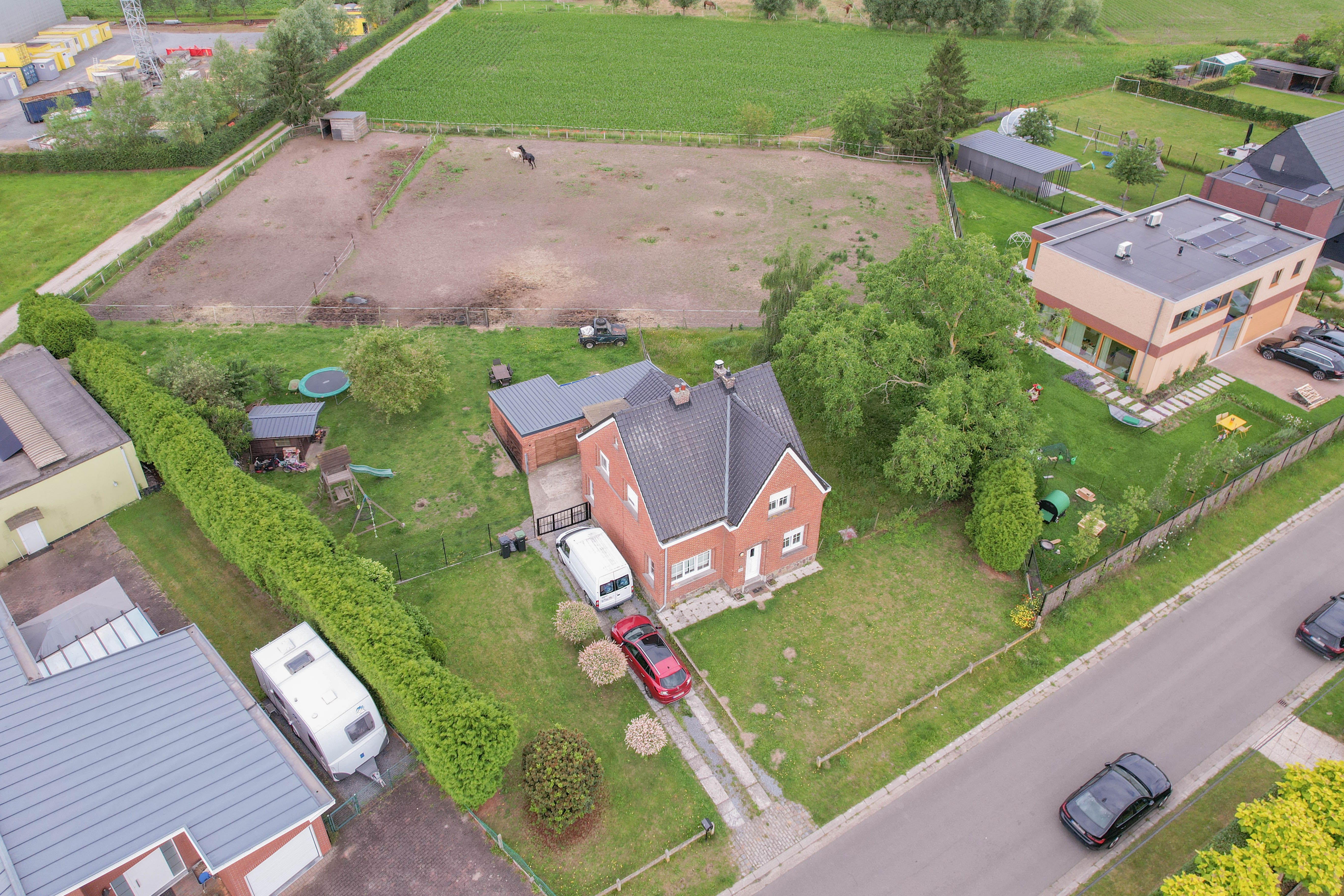 Rustig wonen in een charmante woning met ca. 31 are grond