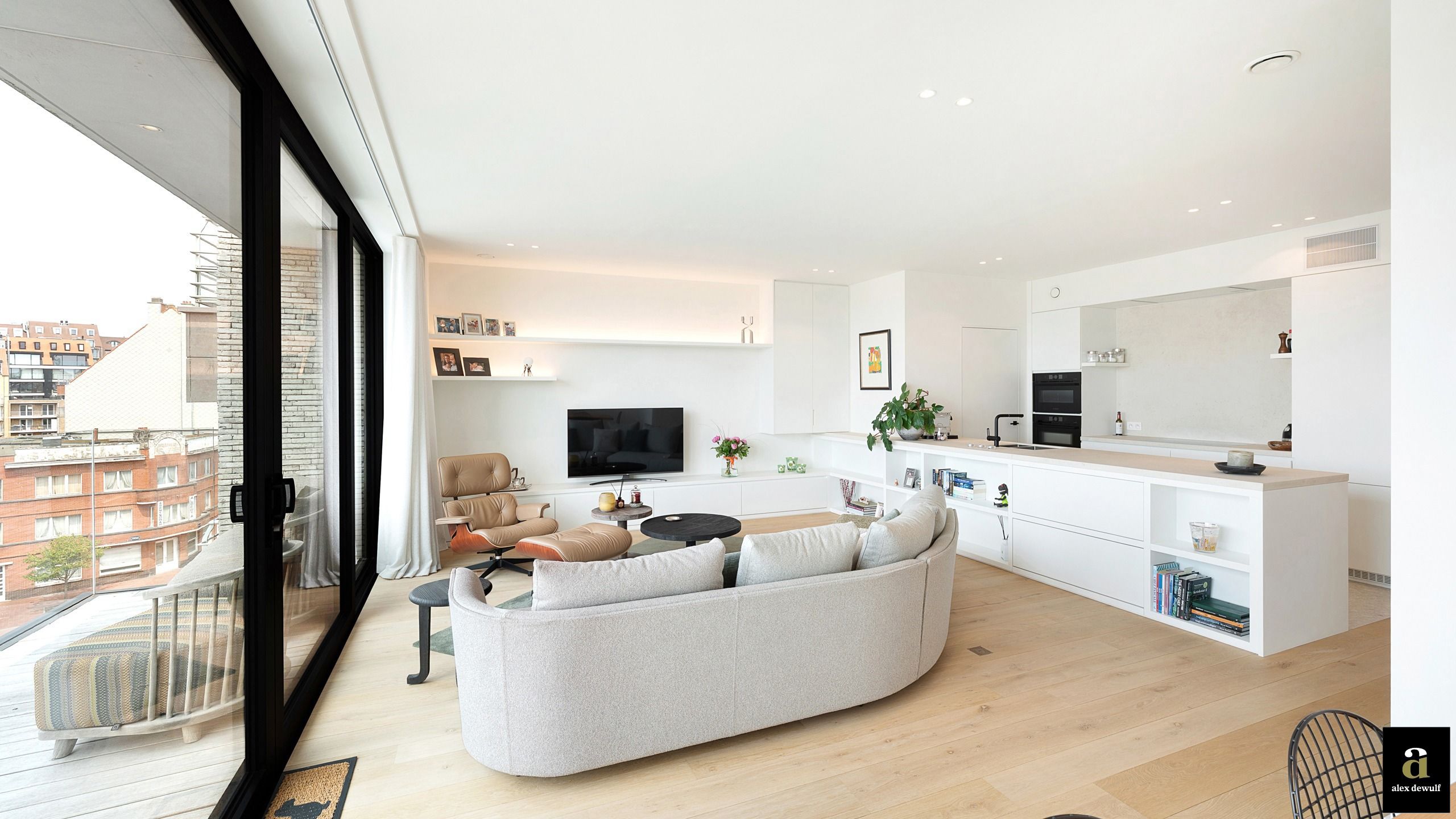 Exclusief zongericht  ruim appartement met open zicht en dubbele autostaanplaats [Koningslaan]. foto 5